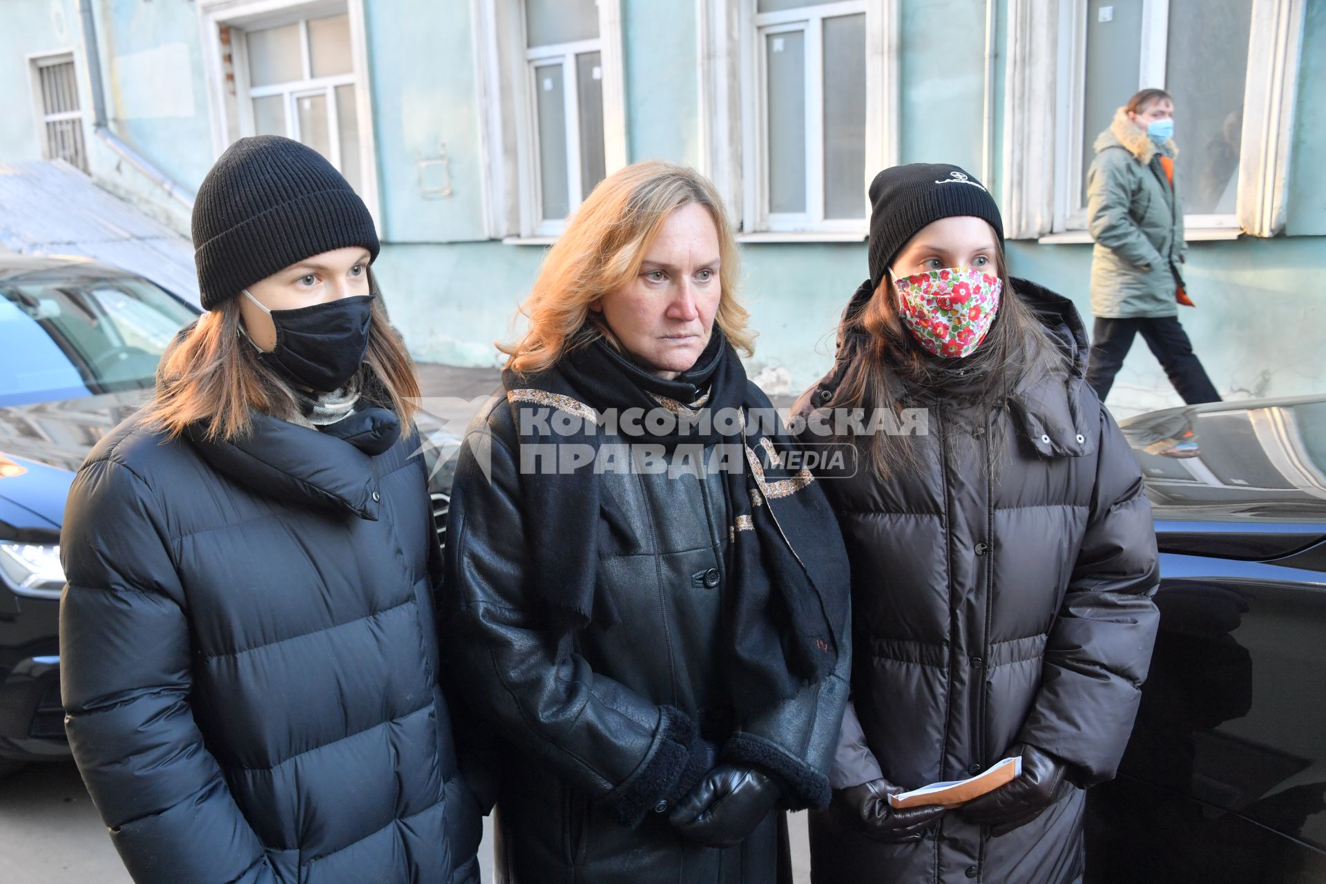 Москва. Вдова Юрия Лужкова Елена Батурина (в центре) во время церемонии открытия мемориальной доски бывшему мэру Москвы. Доска установлена на доме, где жил Юрий Лужков, расположенном по адресу: улица 3-я Тверская-Ямская, дом 48.