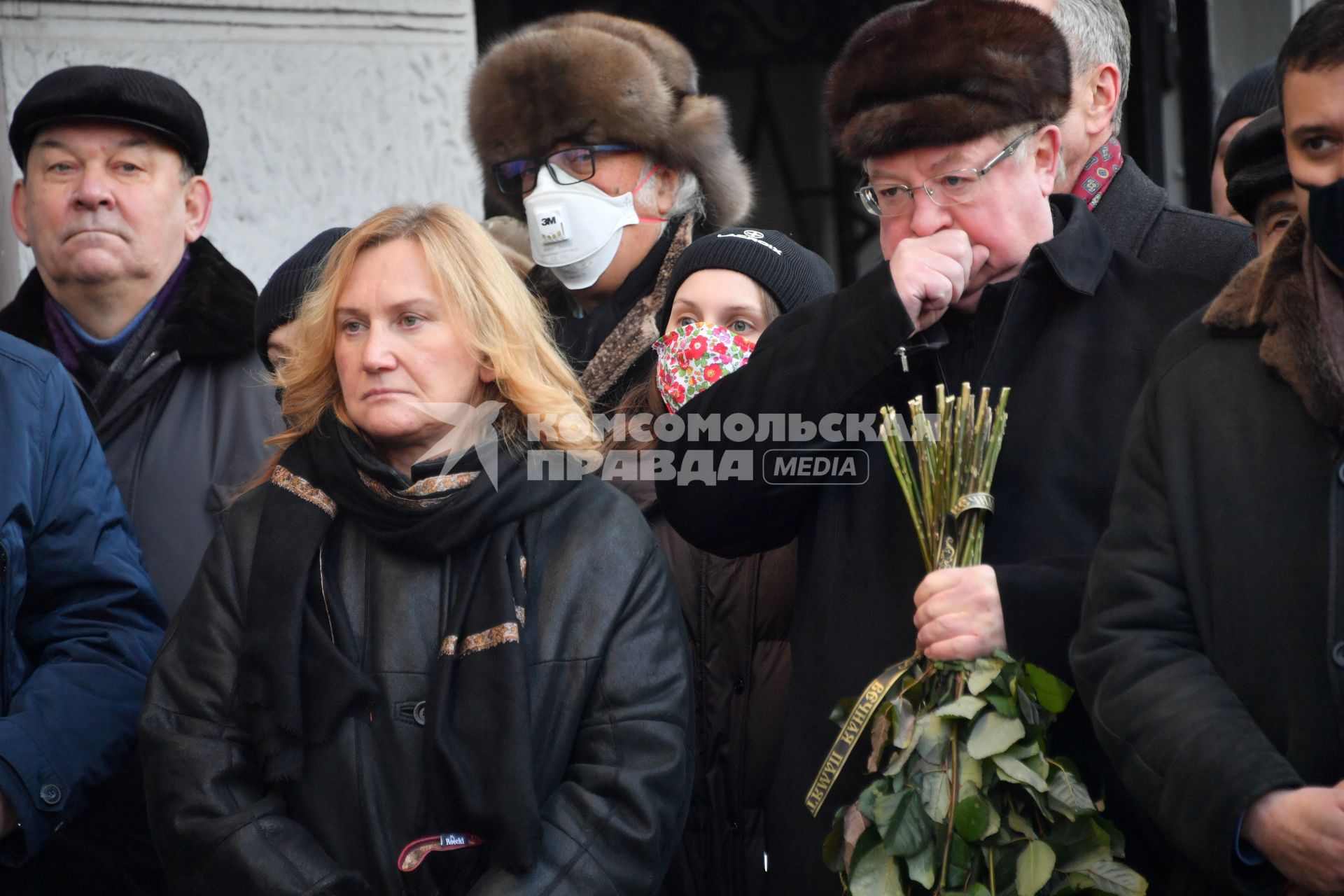 Москва. Вдова Юрия Лужкова Елена Батурина и председатель общественного совета при Минстрое РФ Сергей Степашин на церемонии открытия мемориальной доски бывшему мэру Москвы Юрию Лужкову. Доска установлена на доме, где жил Юрий Лужков, расположенном по адресу: улица 3-я Тверская-Ямская, дом 48.