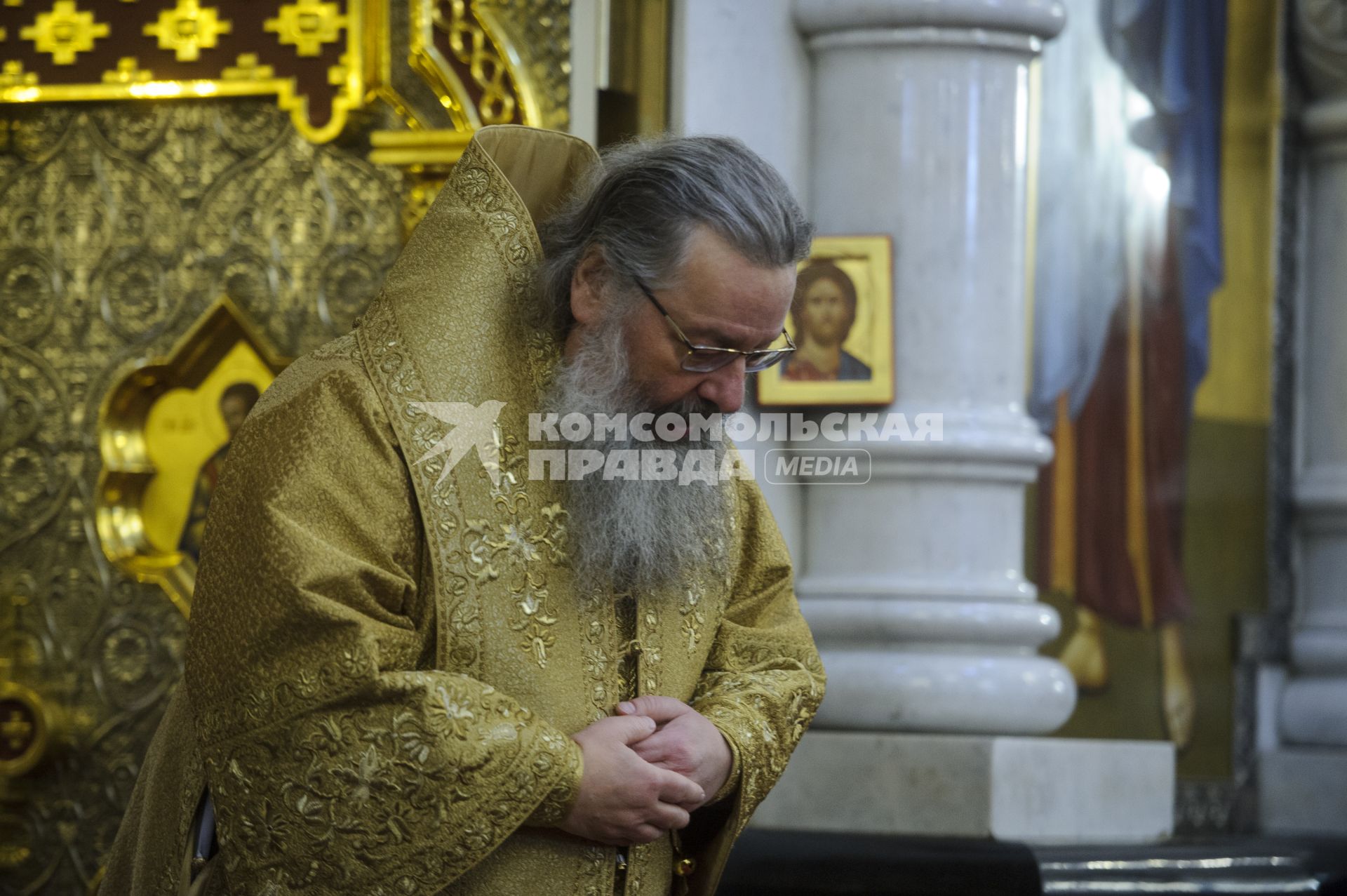 Екатеринбург. Храм на крови. Преосвященный Казанский и Татарстанский митрополит Кирилл (Михаил Наконечный) (в центре), во время архиерейской божественной литургии