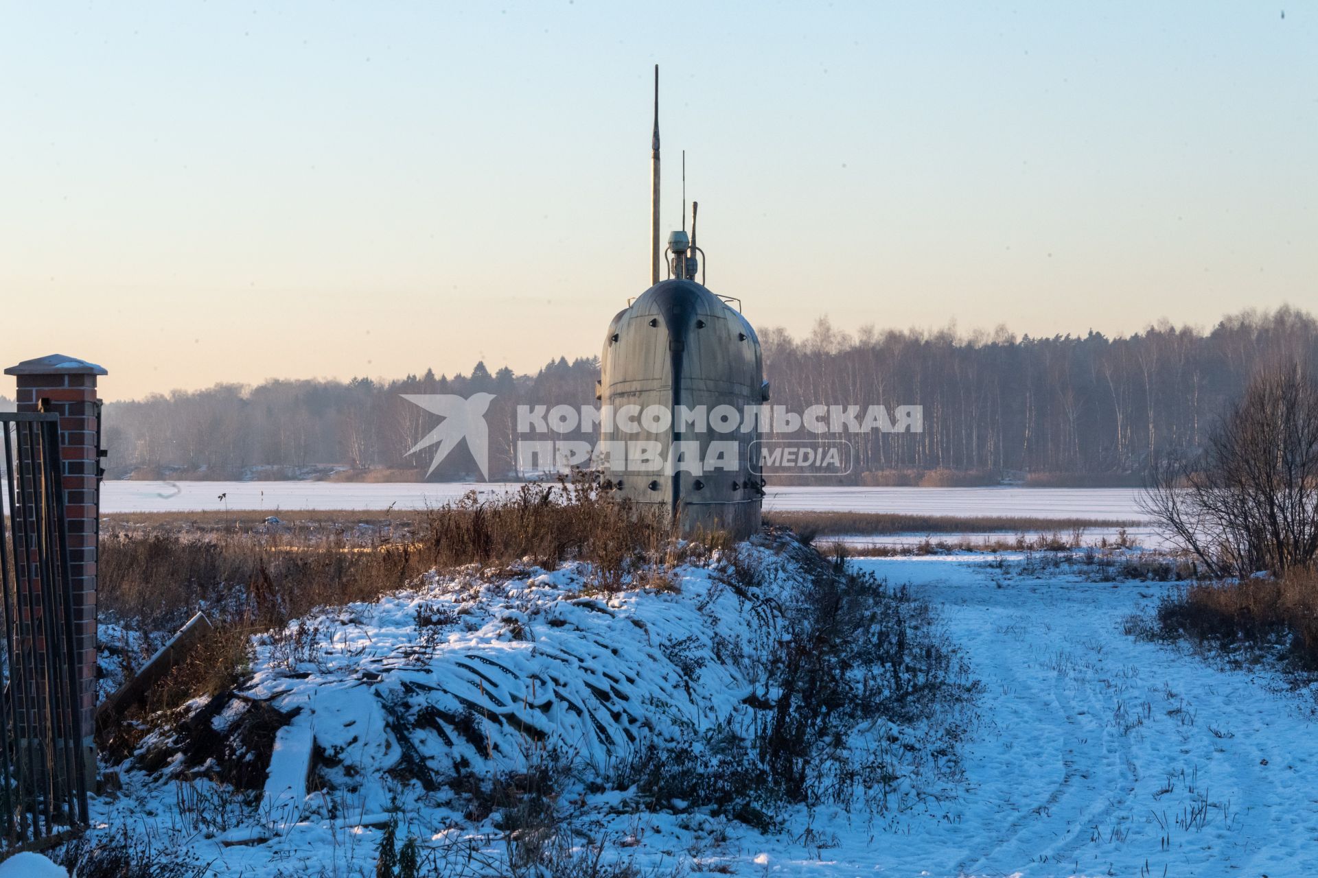 Московская область. Бывший матрос выкупил рубку легендарной подлодки К-19 и установил ее в Подмосковье.