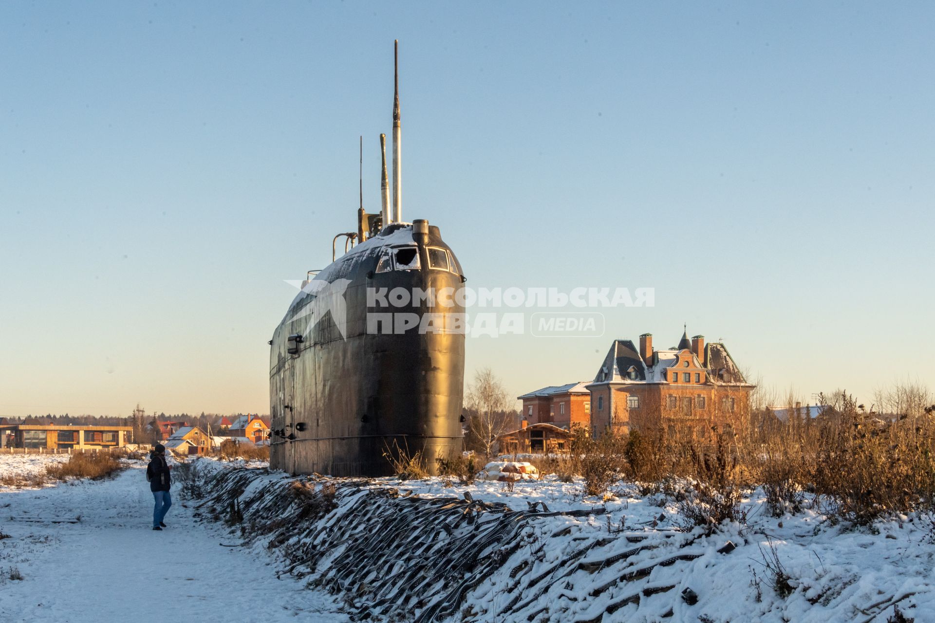 Московская область. Бывший матрос выкупил рубку легендарной подлодки К-19 и установил ее в Подмосковье.