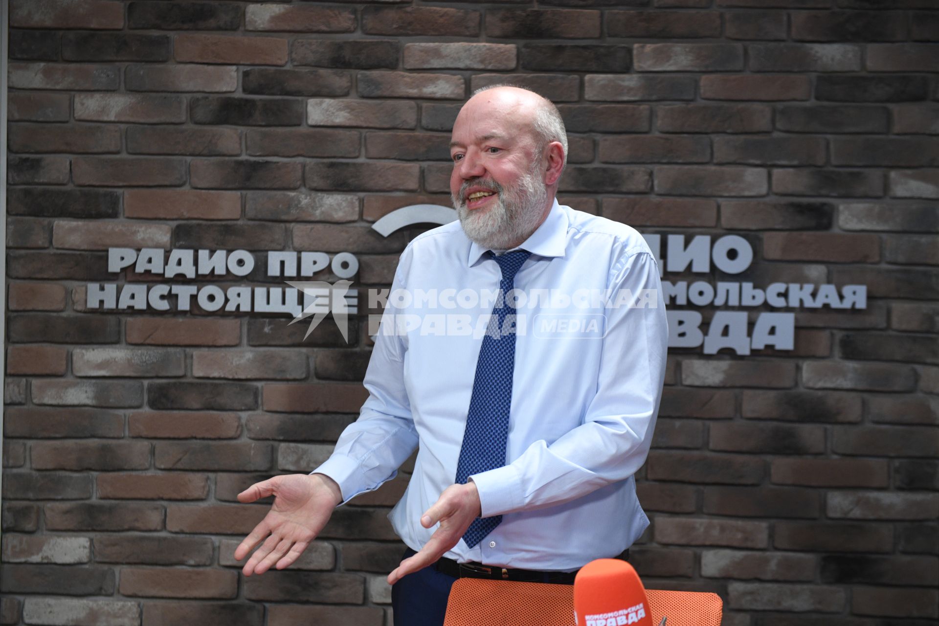 Москва. Председатель комитета Государственной думы РФ по госстроительству и законодательству Павел Крашенинников на радио `Комсомольская правда`.
