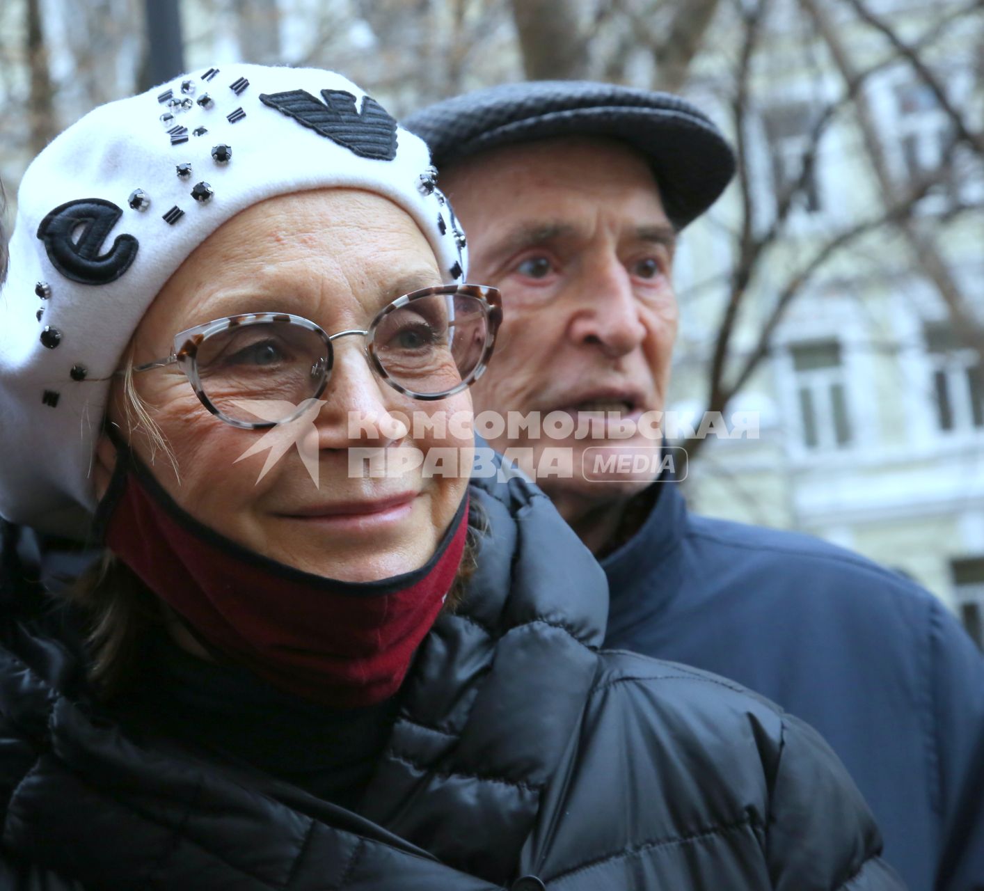 Гранатный переулок, 2/9. Мемориальная доска в честь актера Владимира Этуша на доме, где он жил. Открытие. 2020. На снимке: актеры Ирина Купченко и Василий Лановой