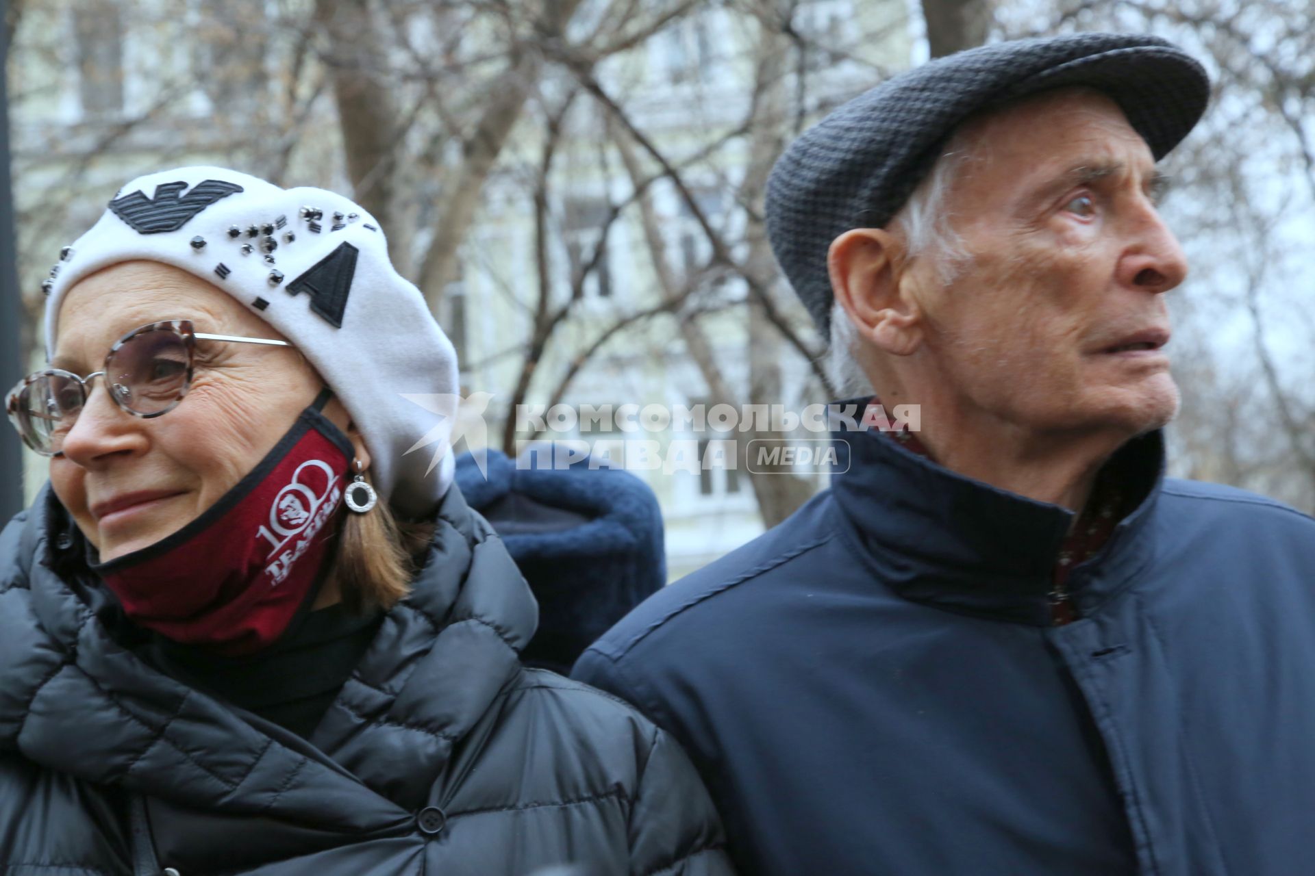 Гранатный переулок, 2/9. Мемориальная доска в честь актера Владимира Этуша на доме, где он жил. Открытие. 2020. На снимке: актеры Ирина Купченко и Василий Лановой