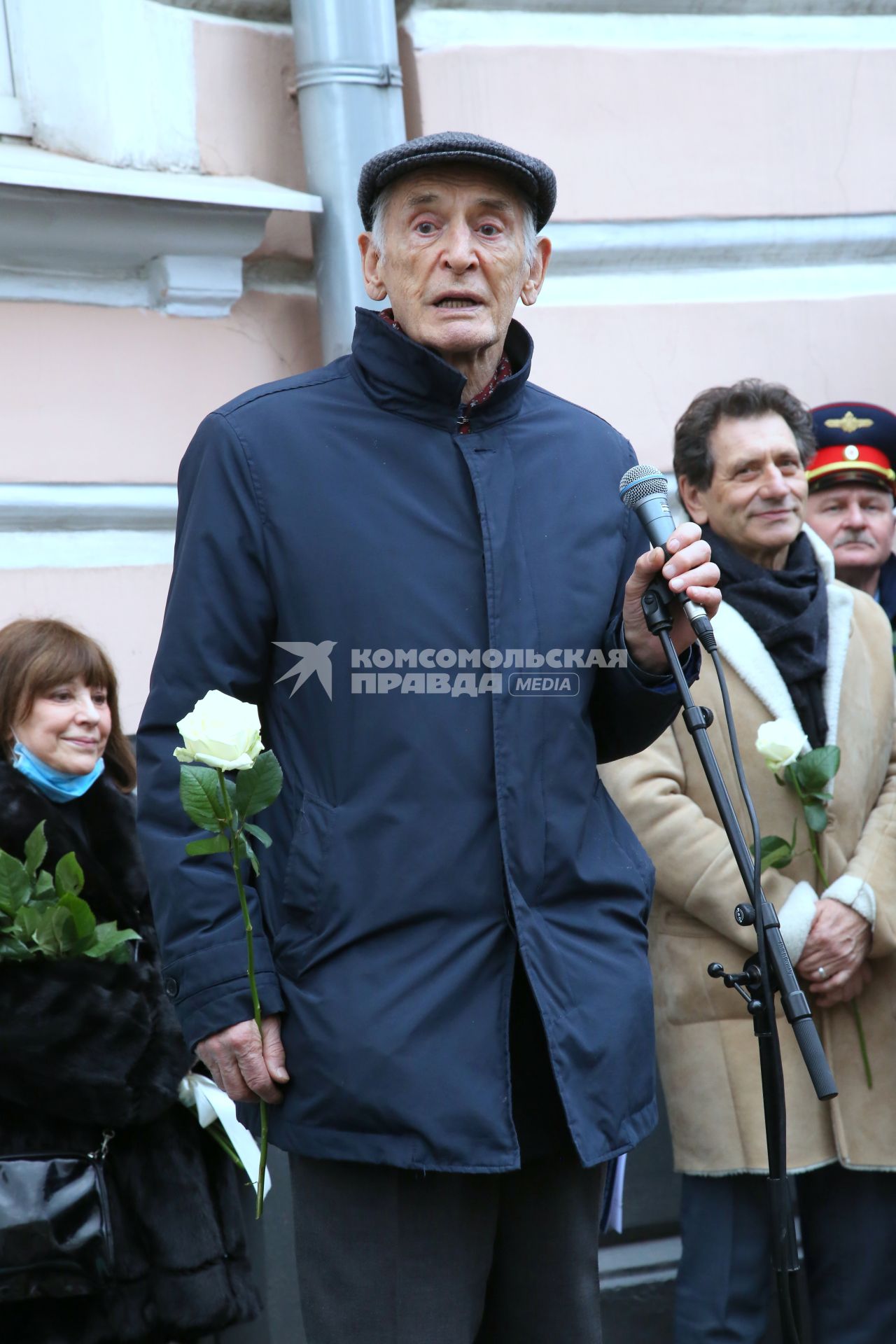 Гранатный переулок, 2/9. Мемориальная доска в честь актера Владимира Этуша на доме, где он жил. Открытие. 2020. На снимке: актер Василий Лановой