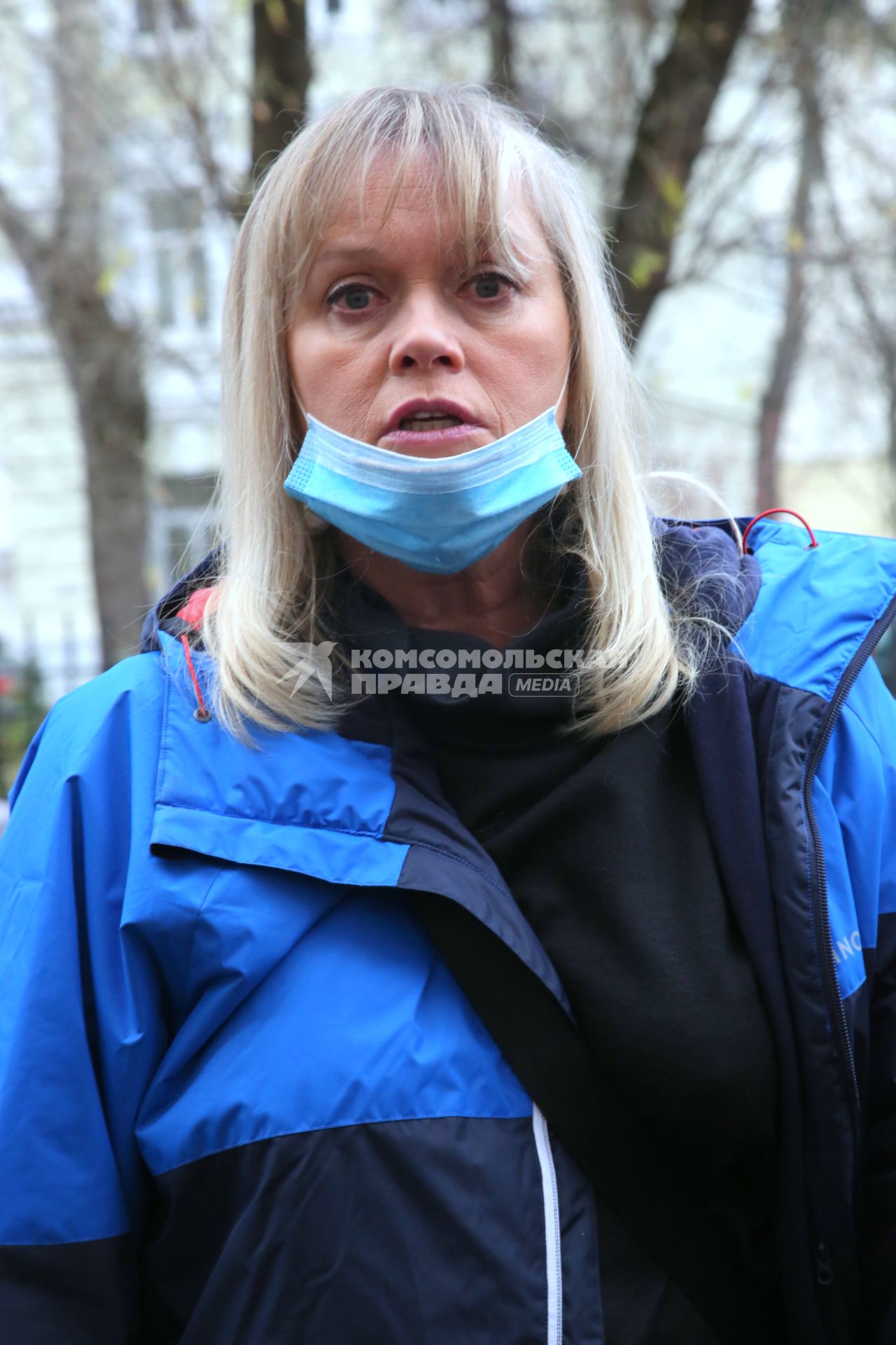 Гранатный переулок, 2/9. Мемориальная доска в честь актера Владимира Этуша на доме, где он жил. Открытие. 2020. На снимке: актриса Елена Скороходова