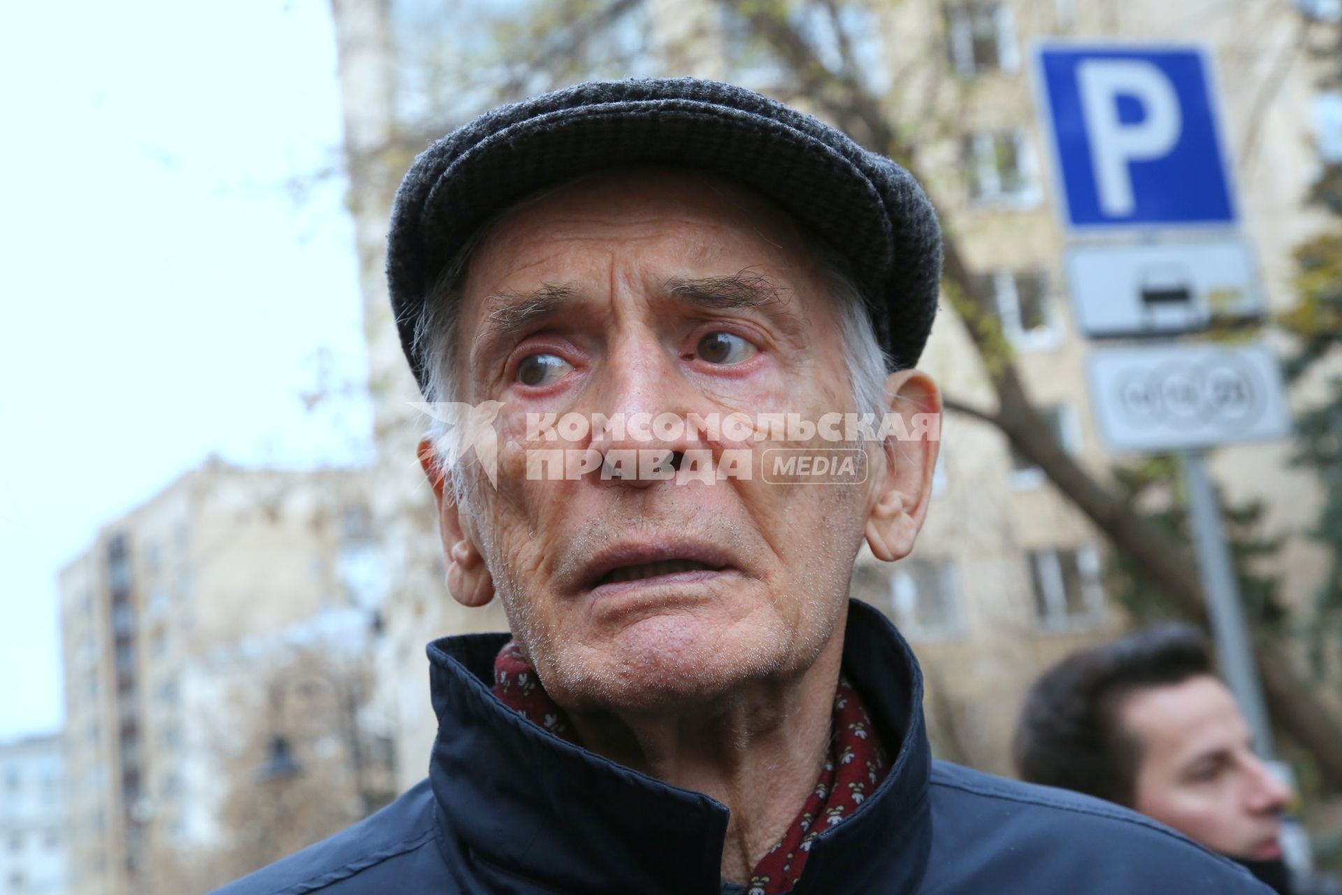 Гранатный переулок, 2/9. Мемориальная доска в честь актера Владимира Этуша на доме, где он жил. Открытие. 2020. На снимке: актер Василий Лановой