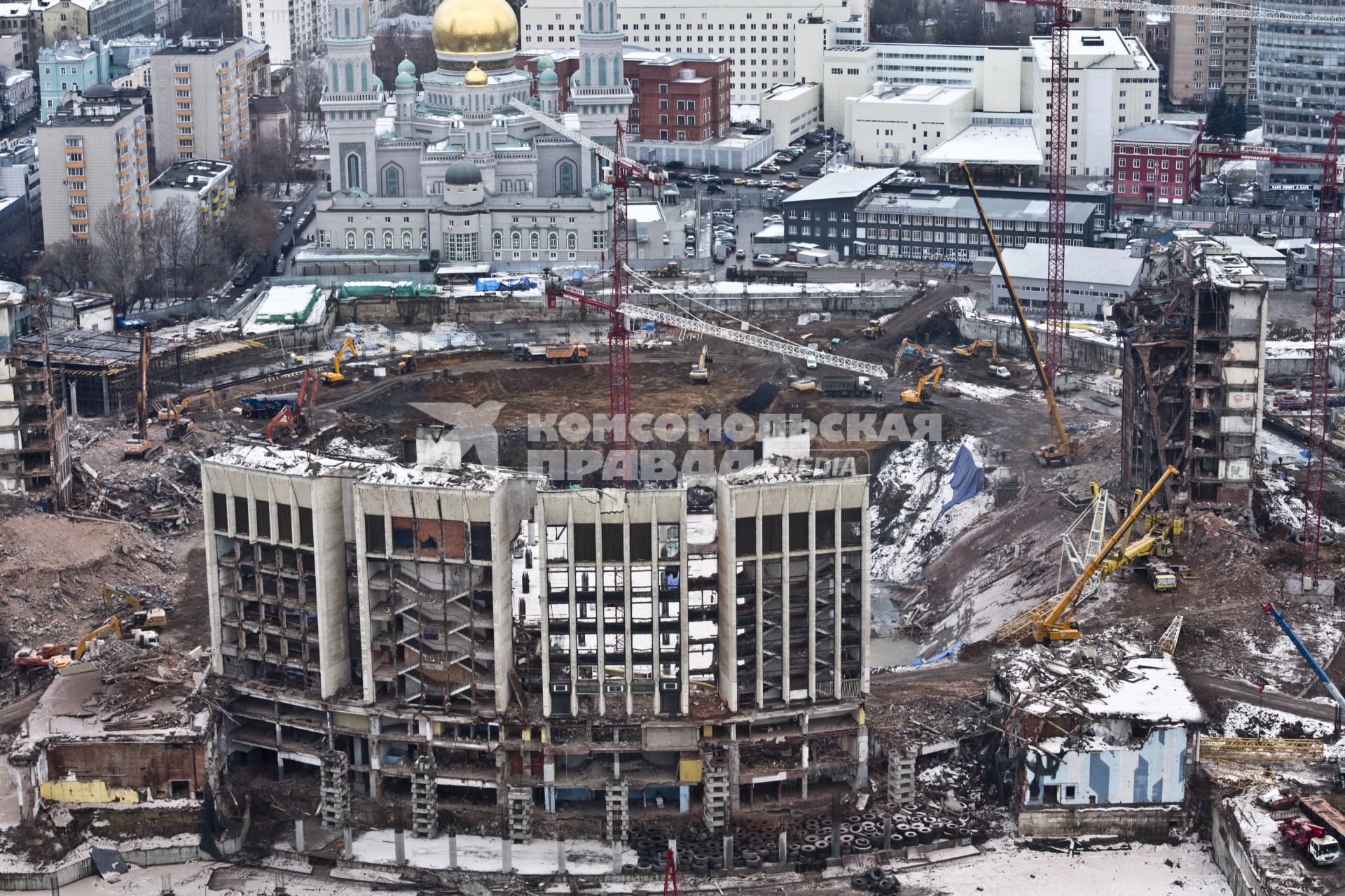 Москва.  Реконструкция здания спорткомплекса `Олимпийский`.