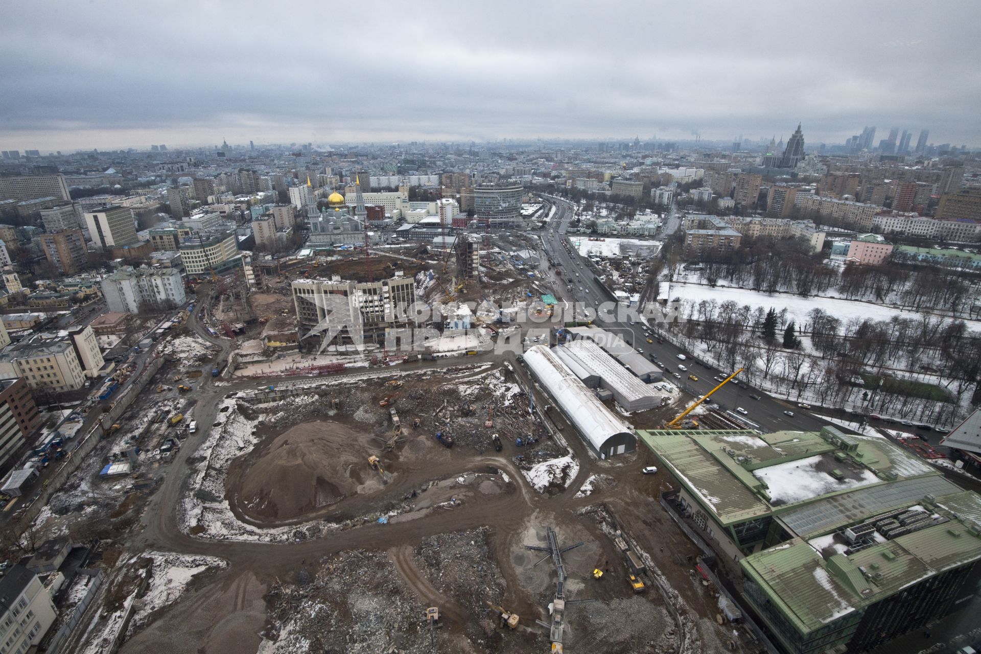 Москва.  Реконструкция здания спорткомплекса `Олимпийский`.