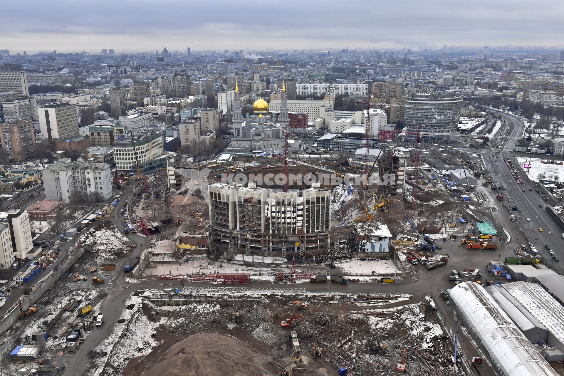 Москва.  Реконструкция здания спорткомплекса `Олимпийский`.