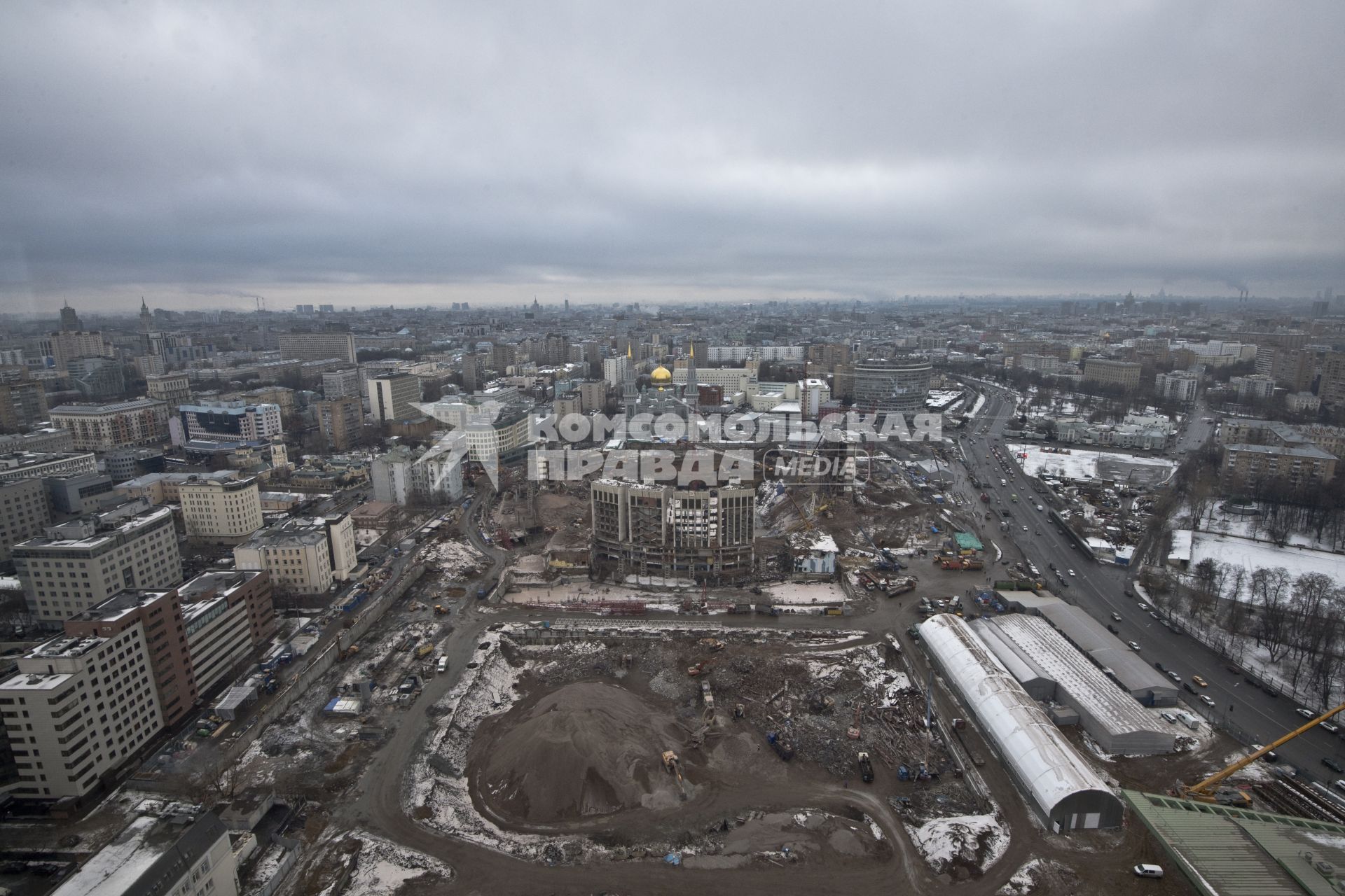 Москва.  Реконструкция здания спорткомплекса `Олимпийский`.