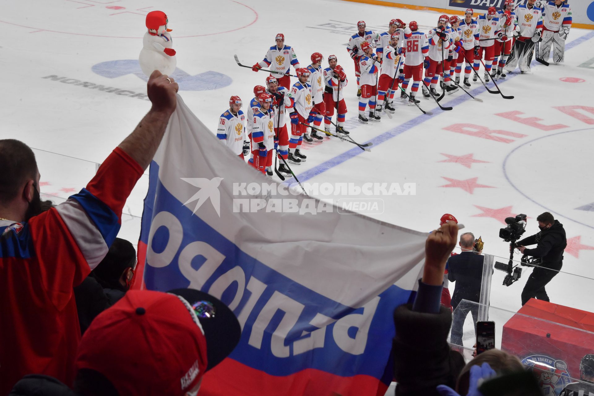 Москва.  Игроки сборной России по хоккею перед после окончания матча второго этапа Еврохоккейтура 2020/21  `Кубок Первого канала ` между сборными командами России и Финляндии.