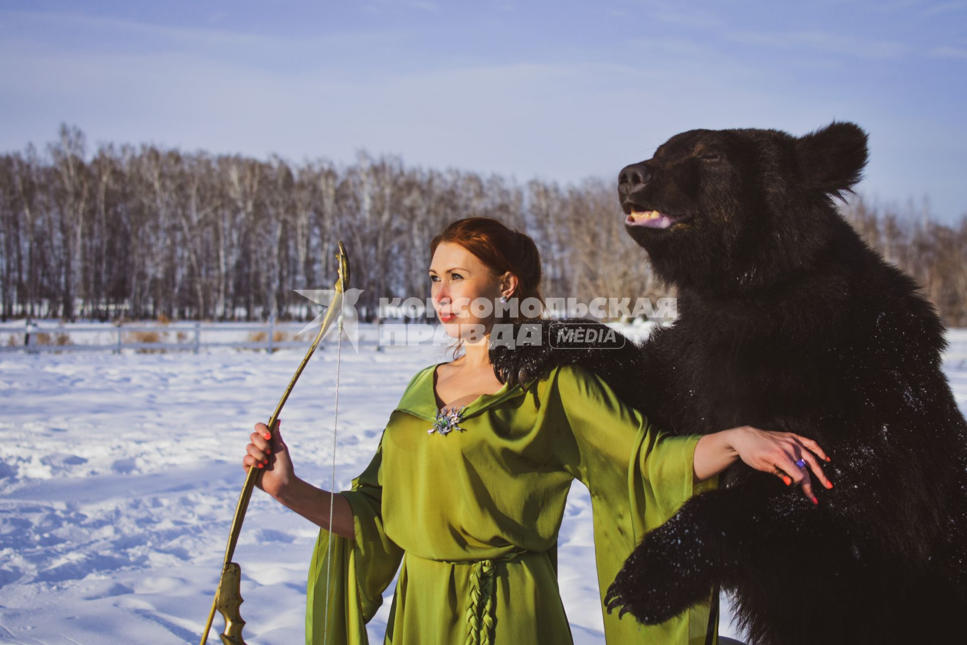 Новосибирск. Девушка с медведем.