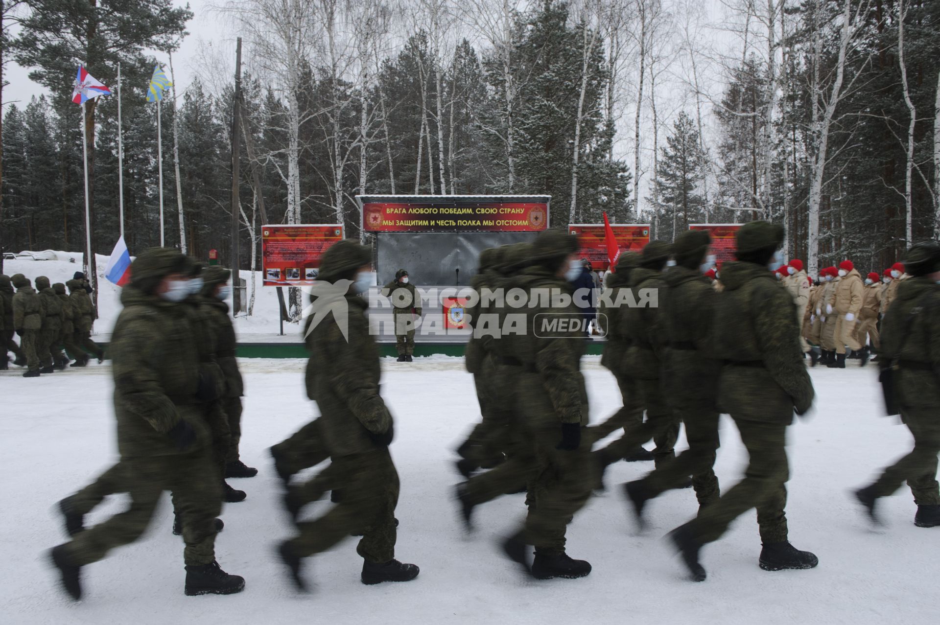 Свердловская область. п.Красный. Военнослужащие зенитно-ракетного полка, куда на боевое дежурство заступили ЗРК С-400 \'Триумф\'