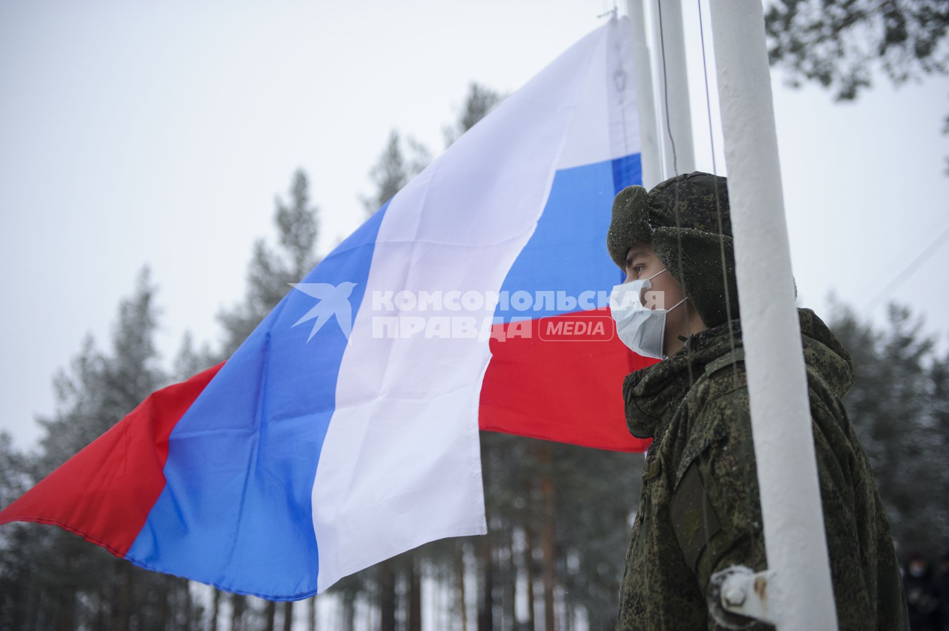 Свердловская область. п.Красный. Военнослужащие зенитно-ракетного полка, куда на боевое дежурство заступили ЗРК С-400 \'Триумф\'