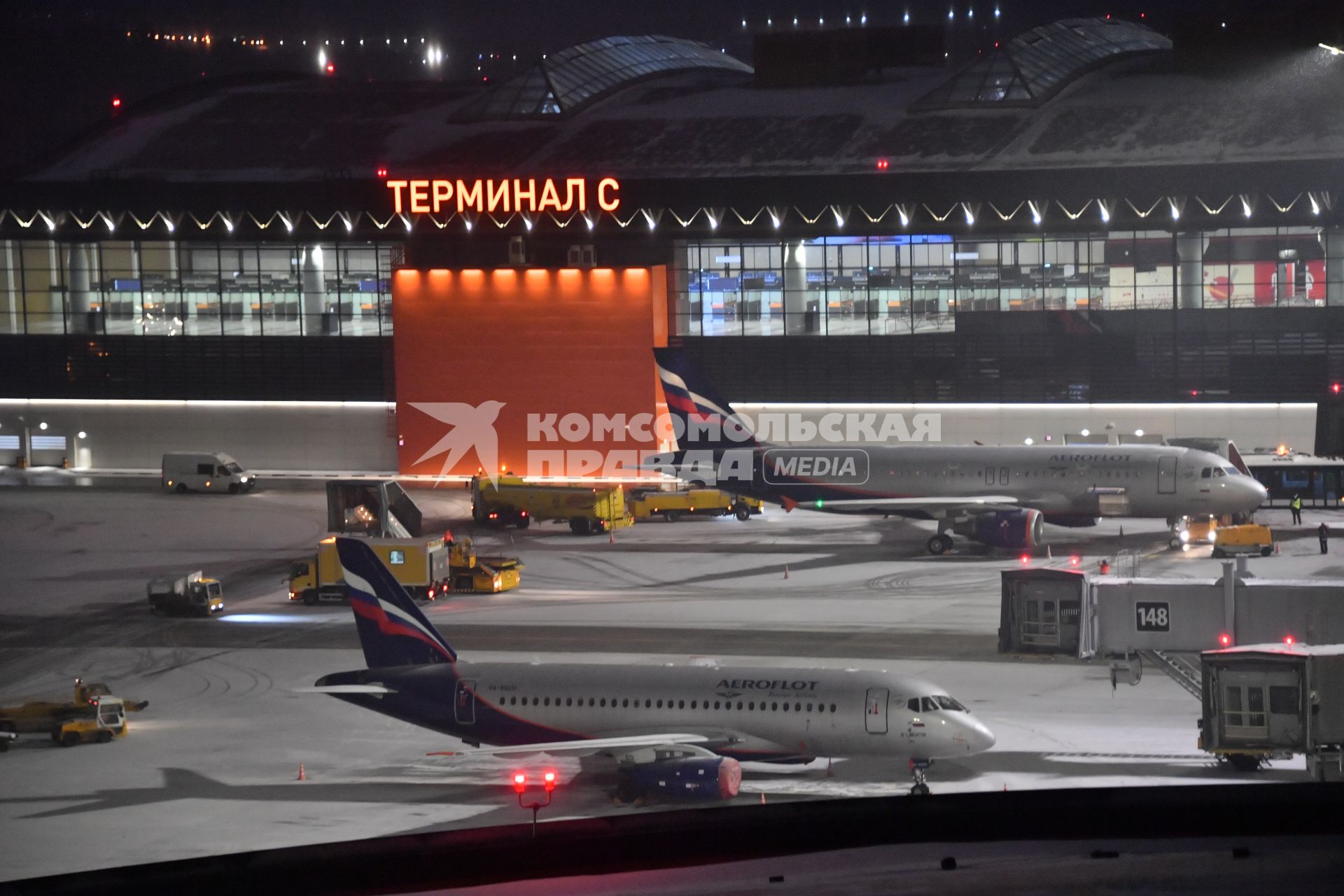 Москва.  Стоянка самолетов Международного аэропорта Шереметьево.