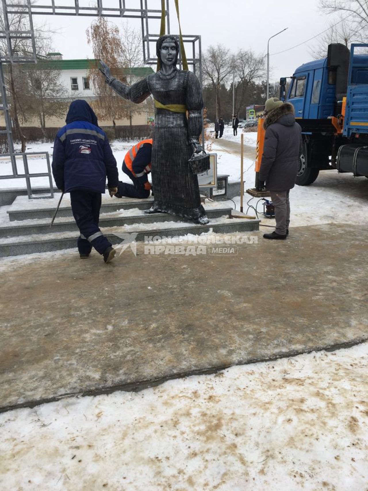 Нововоронеж. Демонтаж памятника Аленке.