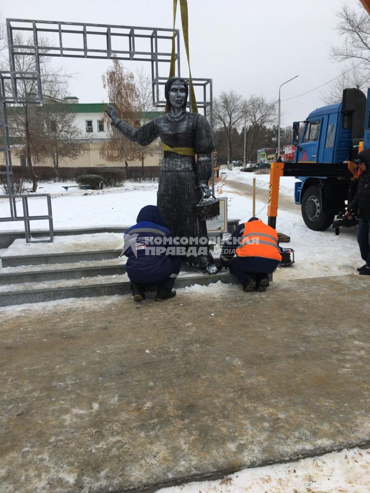 Нововоронеж. Демонтаж памятника Аленке.