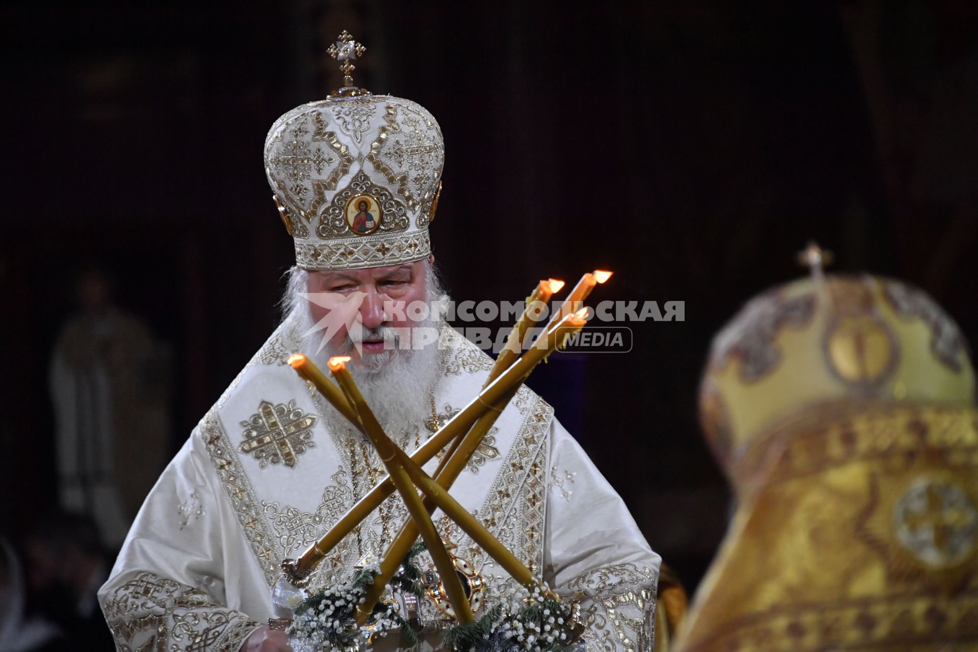 Москва.   Патриарх Московский и всея Руси Кирилл во время Рождественского богослужения в храме Христа Спасителя в Москве.