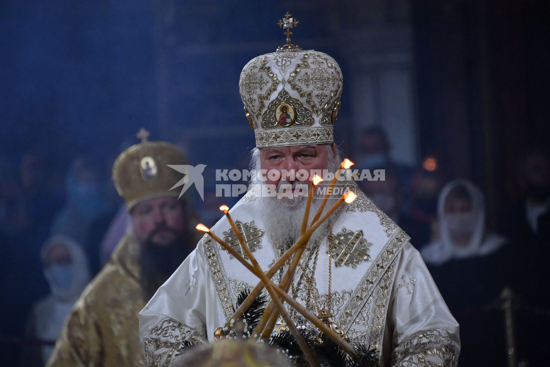 Москва.   Патриарх Московский и всея Руси Кирилл во время Рождественского богослужения в храме Христа Спасителя в Москве.