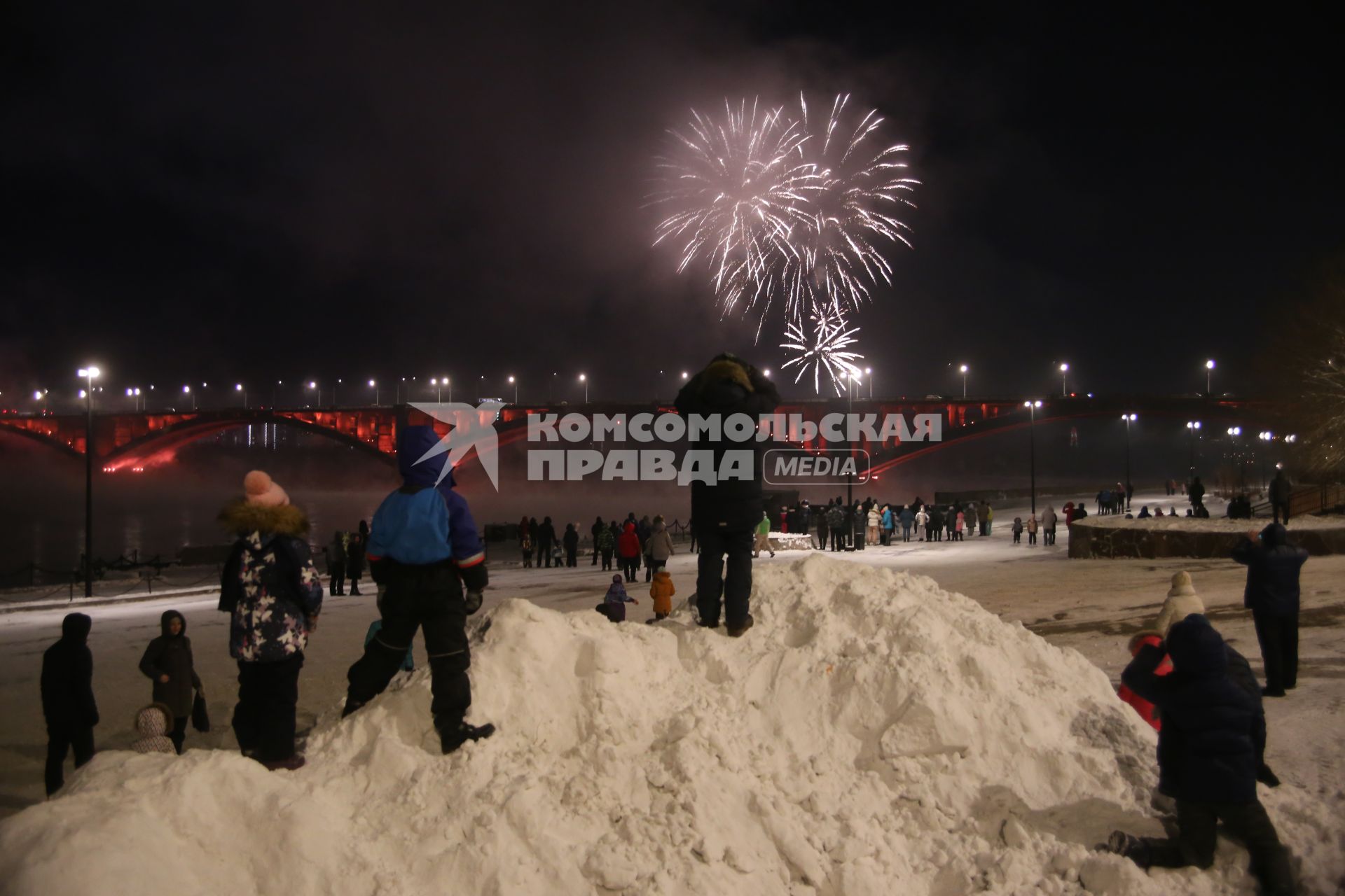 Красноярск. Фейерверк в честь празднования Рождества Христова.