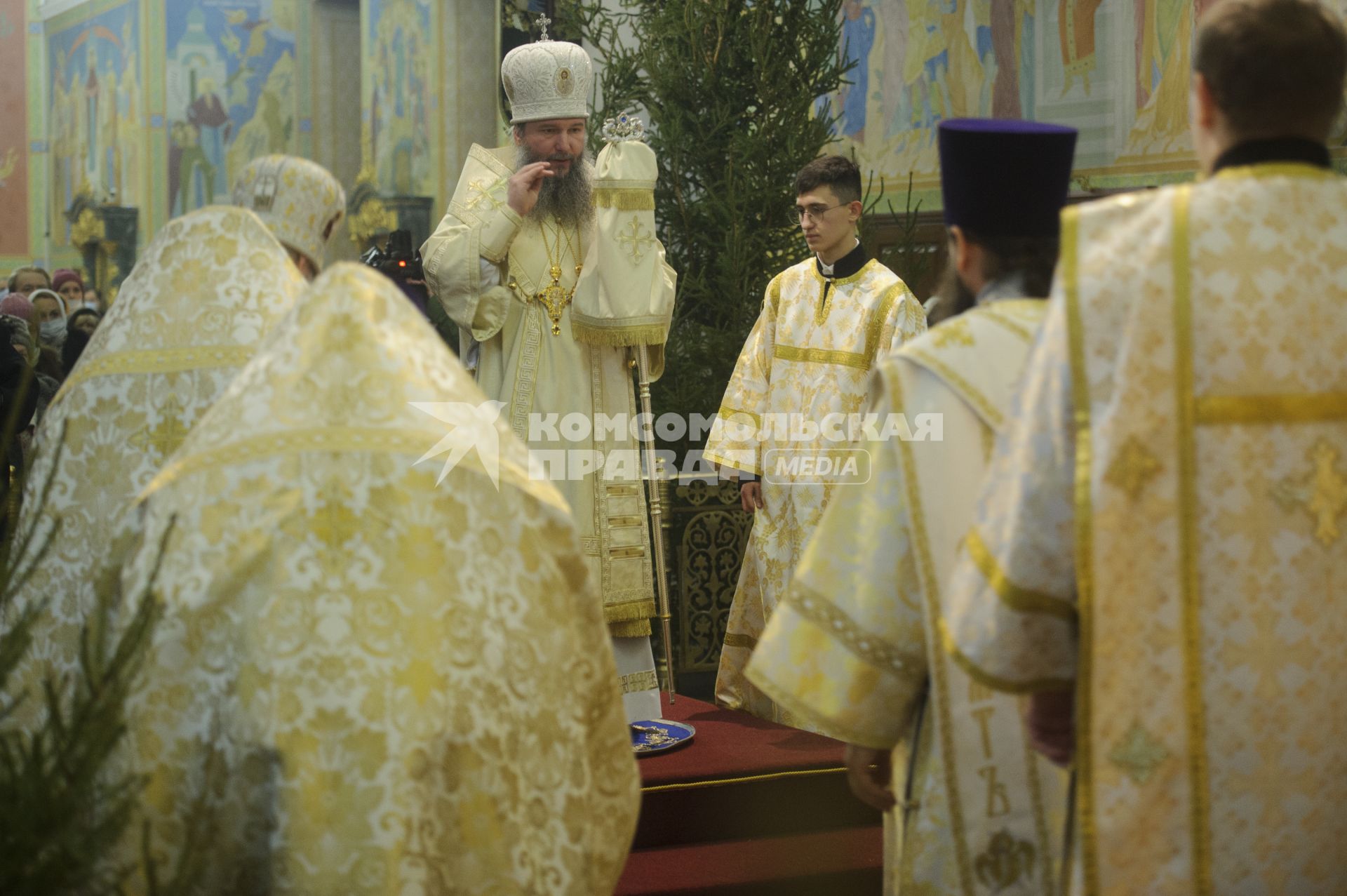 Екатеринбург. Митрополит Екатеринбургский и Верхотурский Евгений во время Рождественского богослужения в Свято-Троицком кафедральном соборе.