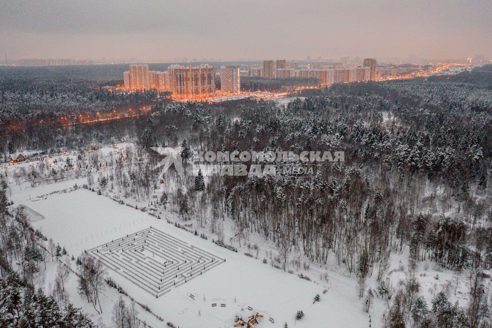 Москва. Лабиринт в парке Лосиный остров.