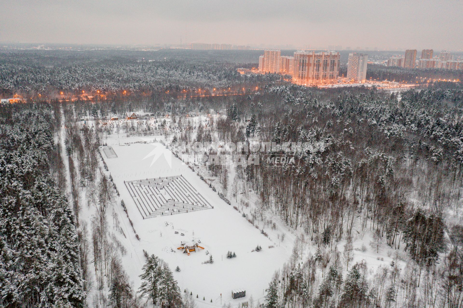 Москва. Лабиринт в парке Лосиный остров.