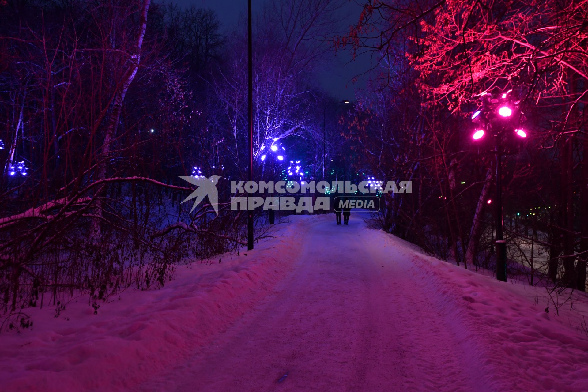 Москва. Новогодняя иллюминация на Воробьевых горах.