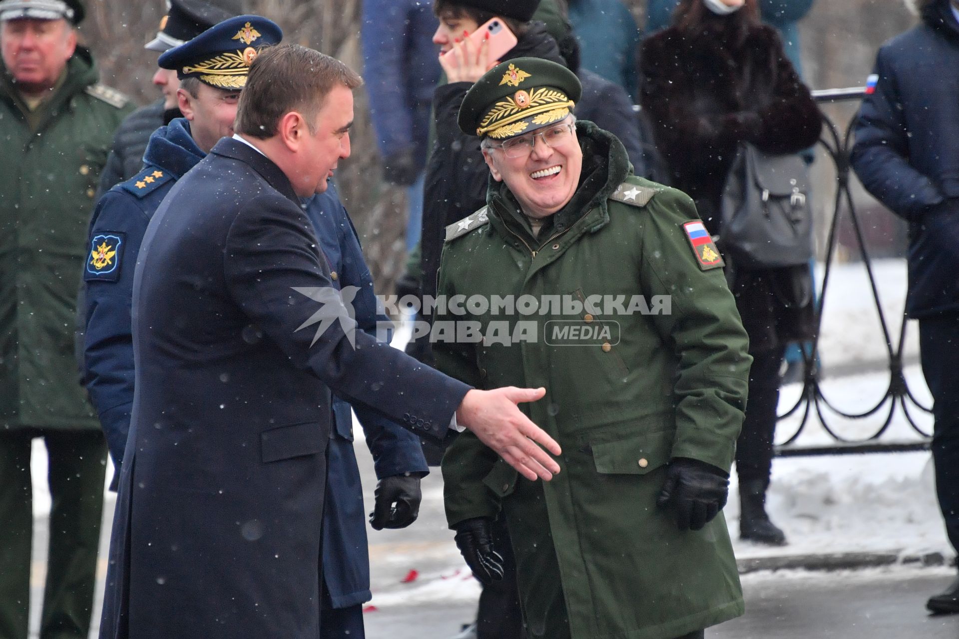 Москва. Губернатор Тульской области Алексей Дюмин во время празднования 30 летия создания МЧС у  Главного управления  МЧС России.