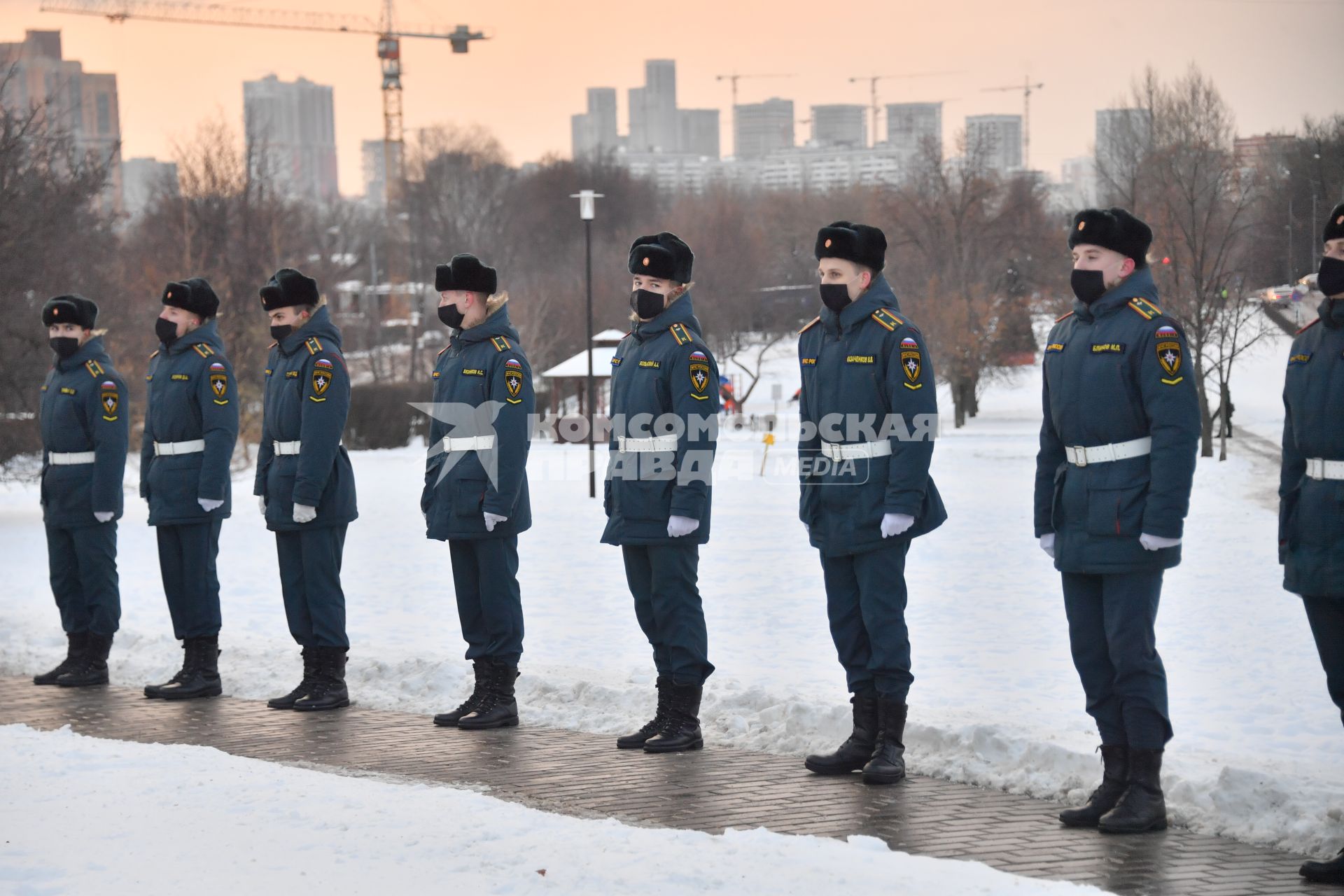 Москва. Торжественное построение  в честь празднования 30 летия создания МЧС у  Главного управления  МЧС России.