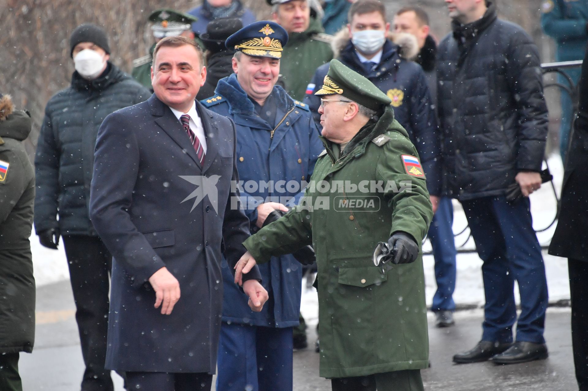 Москва. Губернатор Тульской области Алексей Дюмин во время празднования 30 летия создания МЧС у  Главного управления  МЧС России.