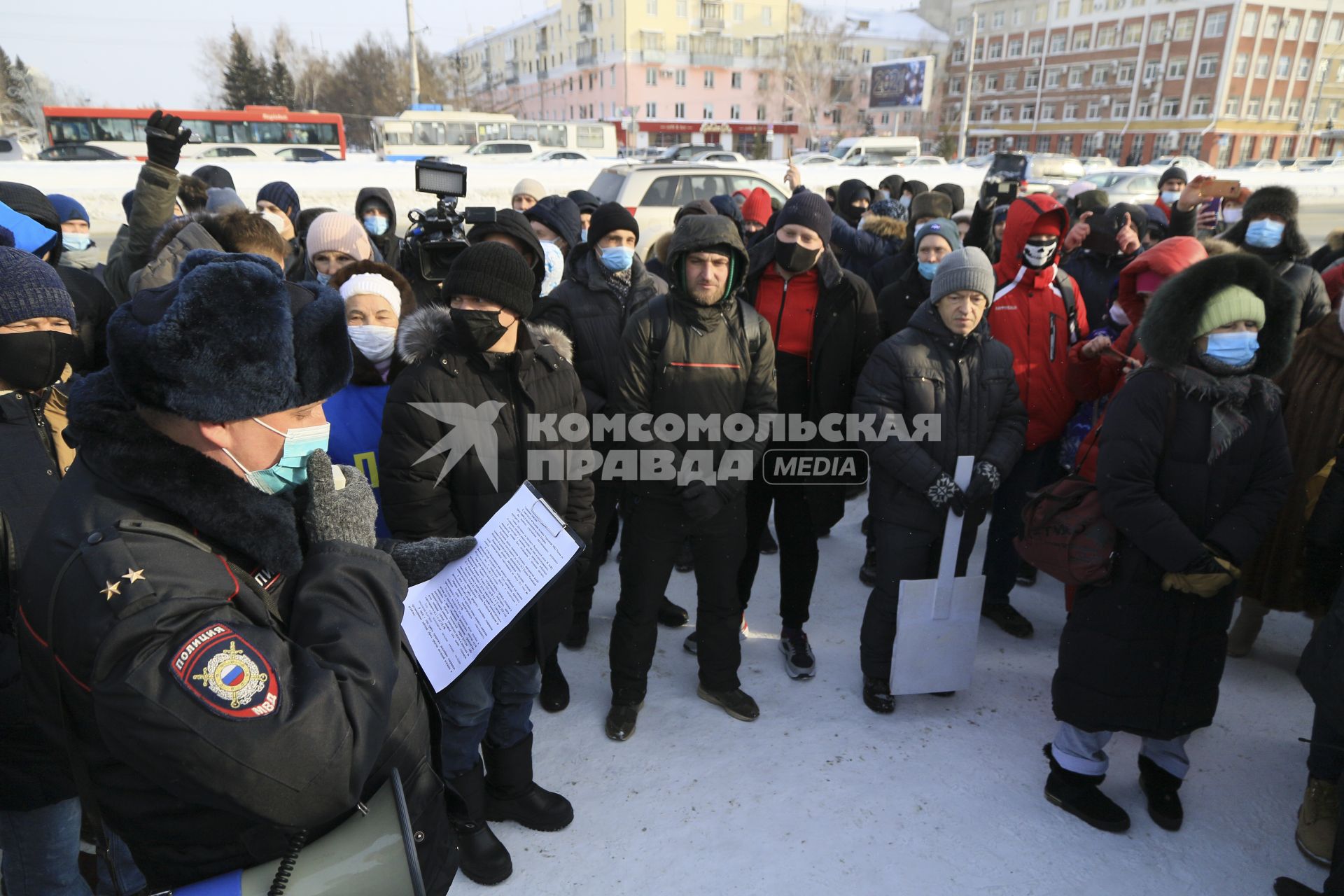 Барнаул. Шествие участников несанкционированной акции в поддержку оппозиционера Алексея Навального.