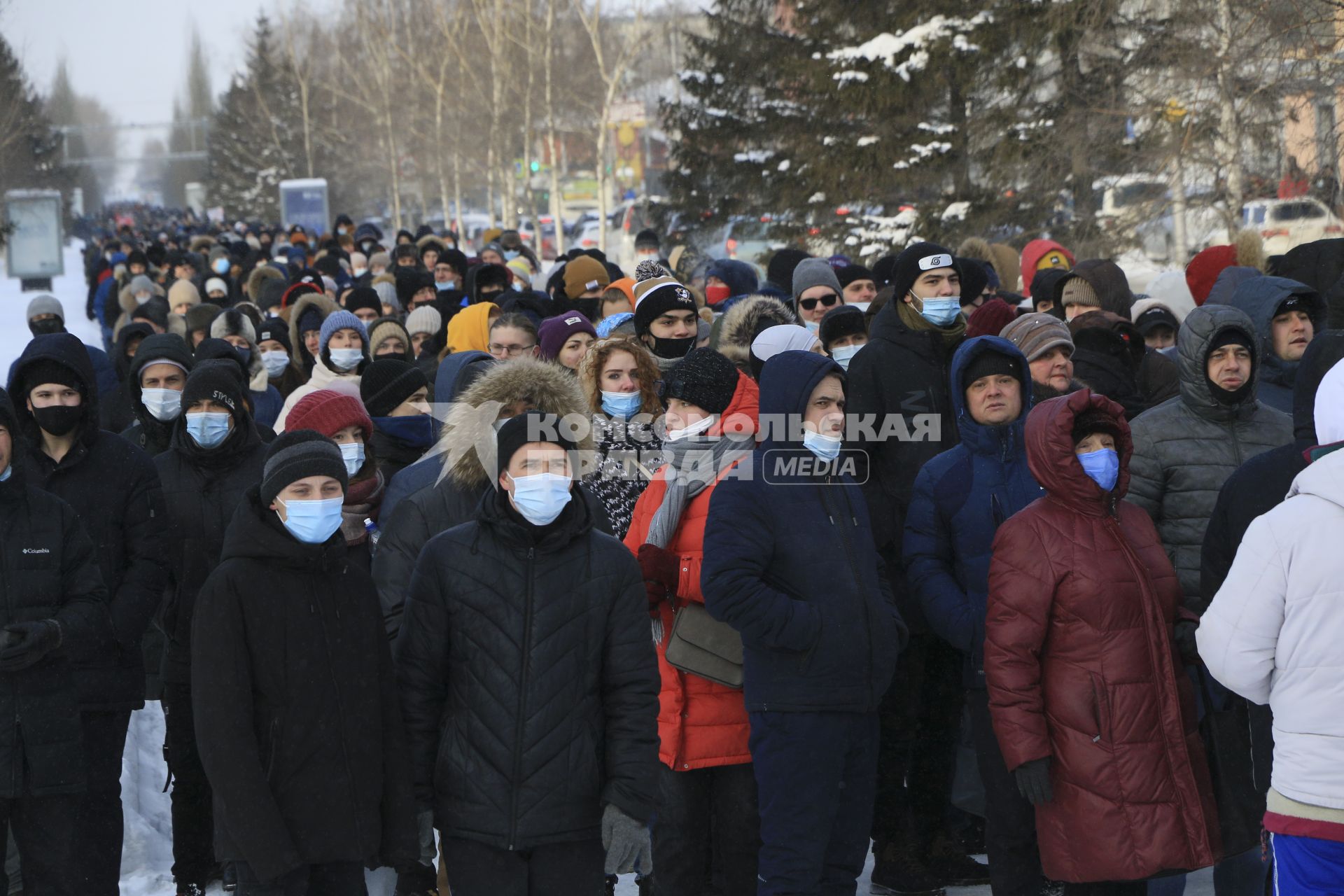 Барнаул. Шествие участников несанкционированной акции в поддержку оппозиционера Алексея Навального.