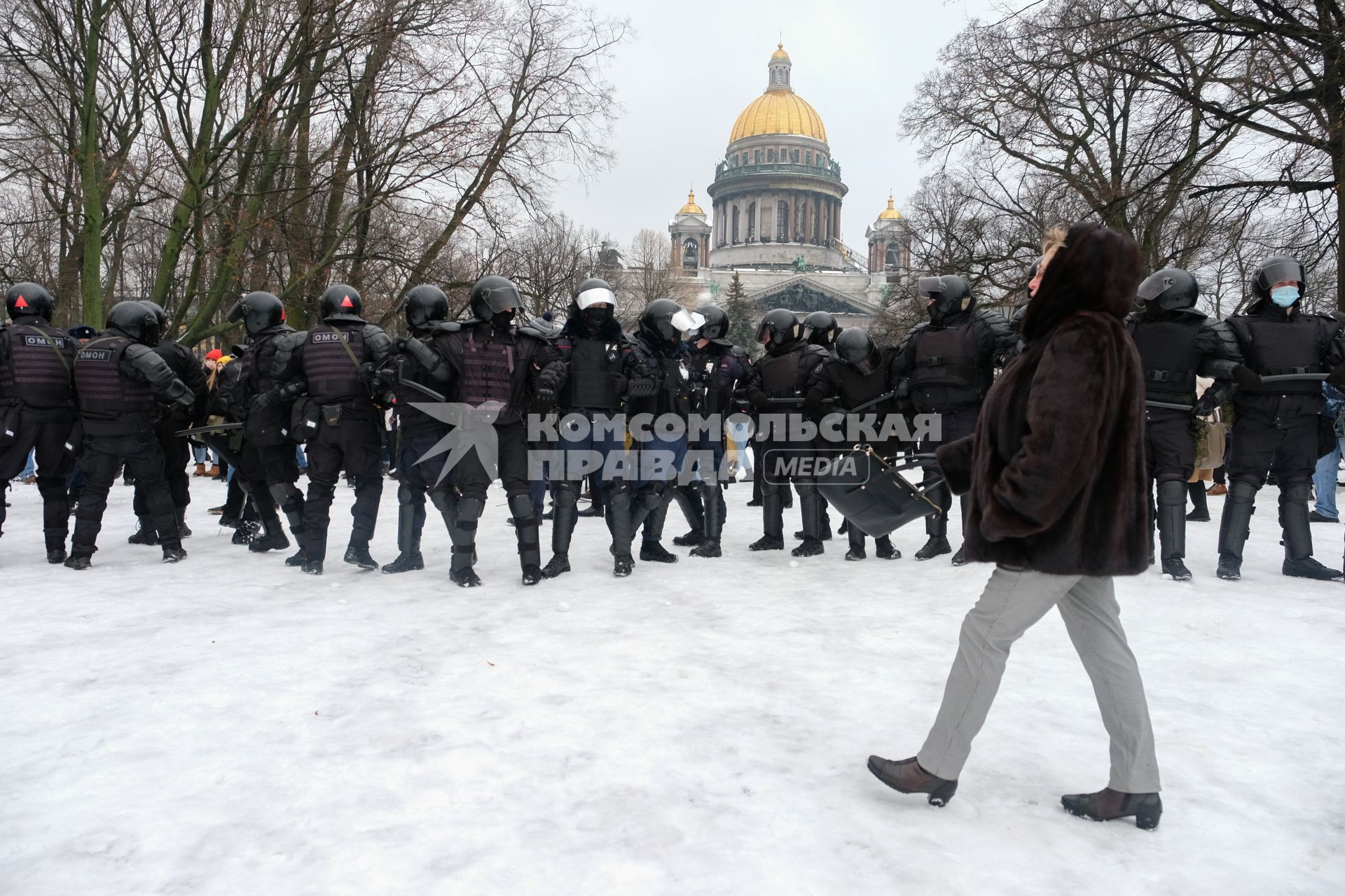 Санкт-Петербург. Сотрудники правоохранительных органов во время  несанкционированной акции в поддержку оппозиционера Алексея Навального в центре города.