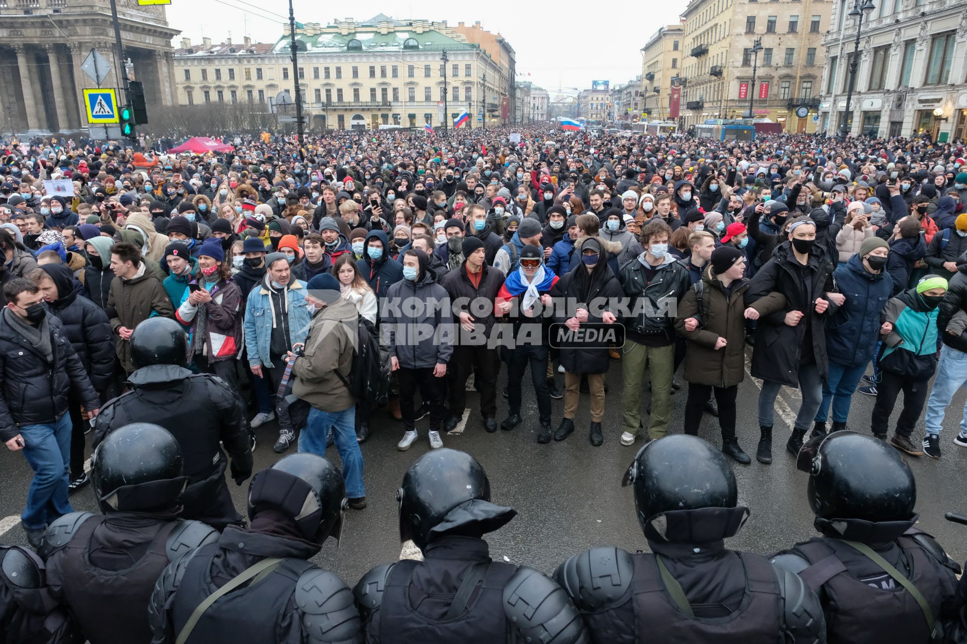 Санкт-Петербург. Сотрудники правоохранительных органов и участники несанкционированной акции в поддержку оппозиционера Алексея Навального в центре города.