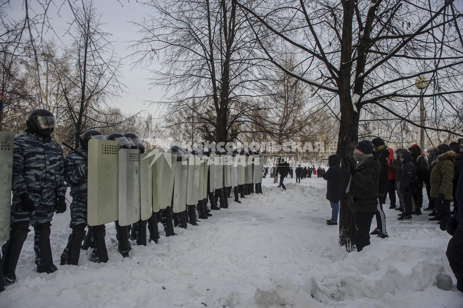 Екатеринбург. Несанкционированный митинг в поддержку оппозиционера Алексея Навального в сквере у Драматического театра