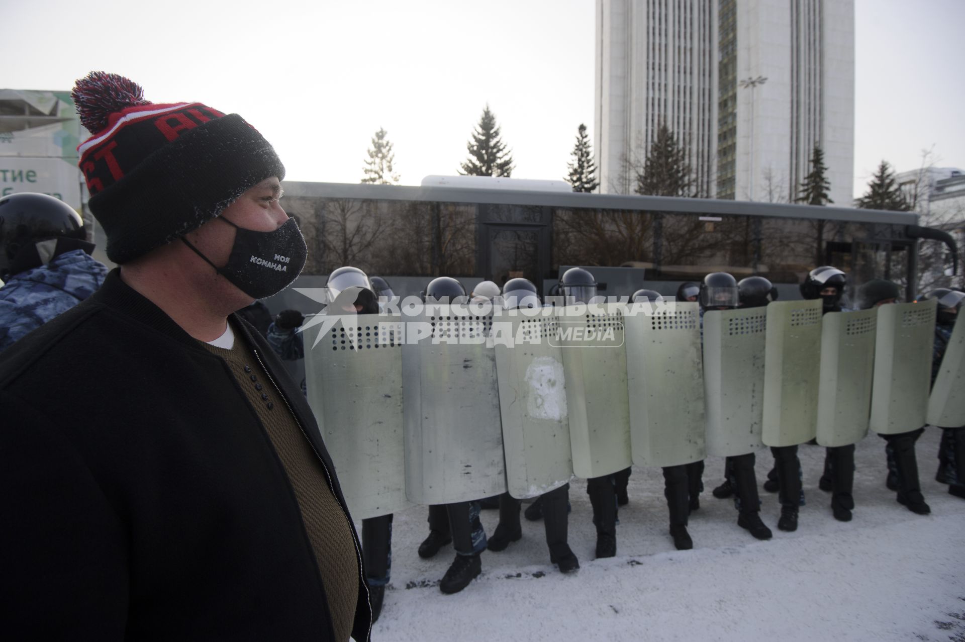 Екатеринбург. Сотрудники ОМОН во время несанкционированным митингом оппозиционера Алексея Навального в сквере у Драматического театра