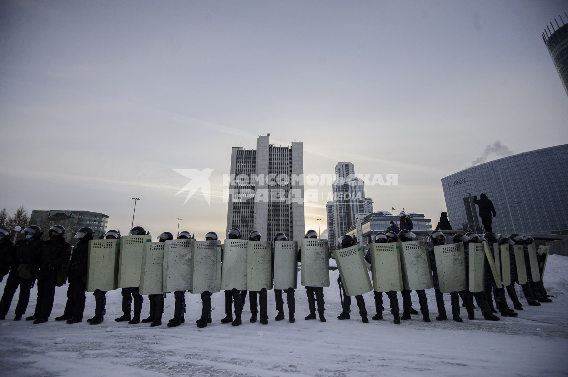 Екатеринбург. Сотрудники полиции во время разгона участников несанкционированного митинга в поддержку оппозиционера Алексея Навального в сквере у Драматического театра, напротив дома правительства Свердловской области