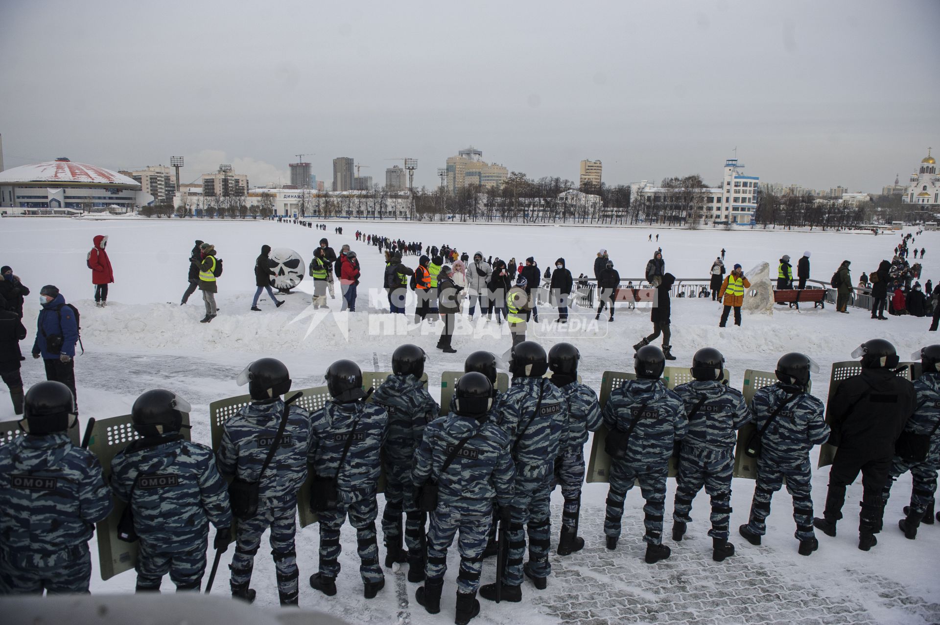 Екатеринбург. Сотрудники полиции во время разгона участников несанкционированного митинга в поддержку оппозиционера Алексея Навального в сквере у Драматического театра