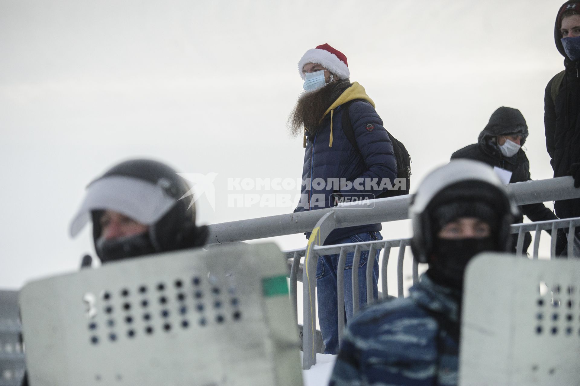 Екатеринбург. Сотрудники полиции во время разгона участников несанкционированного митинга в поддержку оппозиционера Алексея Навального в сквере у Драматического театра