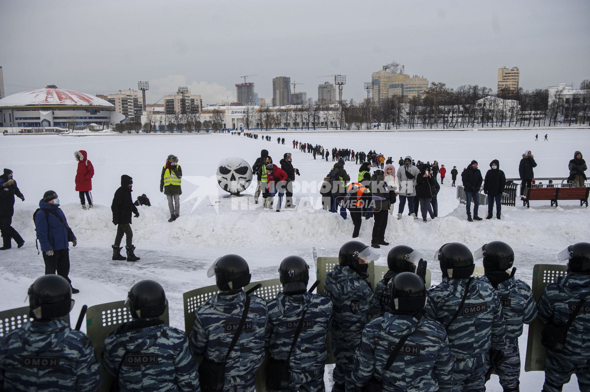 Екатеринбург. Сотрудники полиции во время разгона участников несанкционированного митинга в поддержку оппозиционера Алексея Навального в сквере у Драматического театра