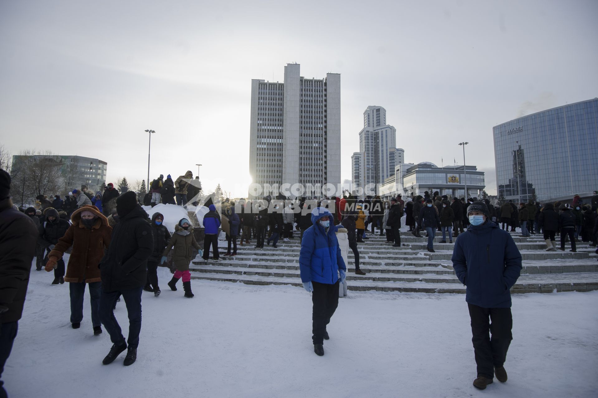 Екатеринбург. Несанкционированный митинг сторонников оппозиционера Алексея Навального в сквере у Драматического театра, напротив дома правительства Свердловской области