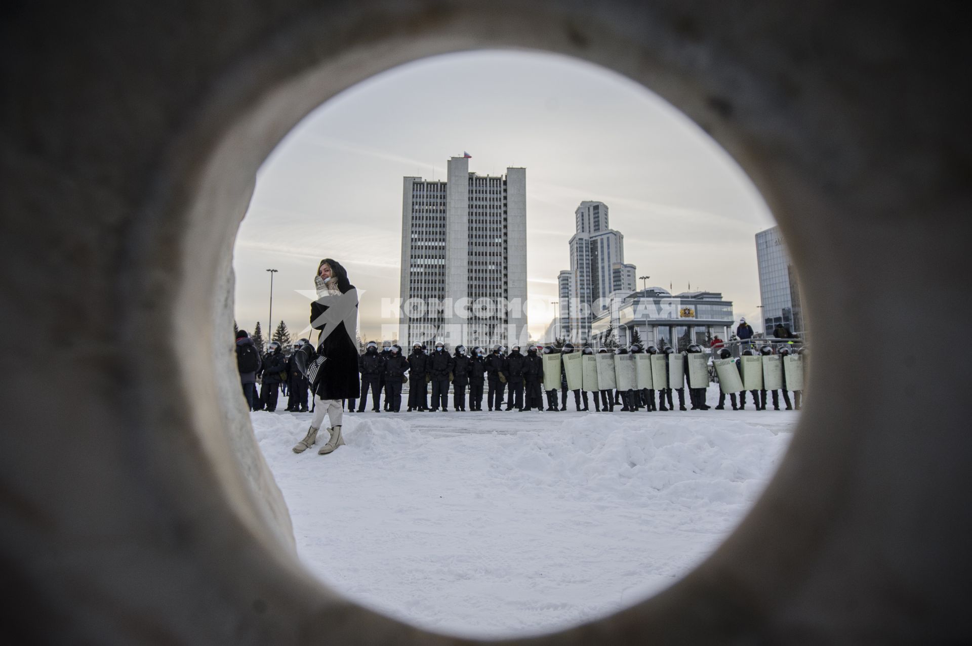 Екатеринбург. Сотрудники полиции во время разгона участников несанкционированного митинга в поддержку оппозиционера Алексея Навального в сквере у Драматического театра, напротив дома правительства Свердловской области