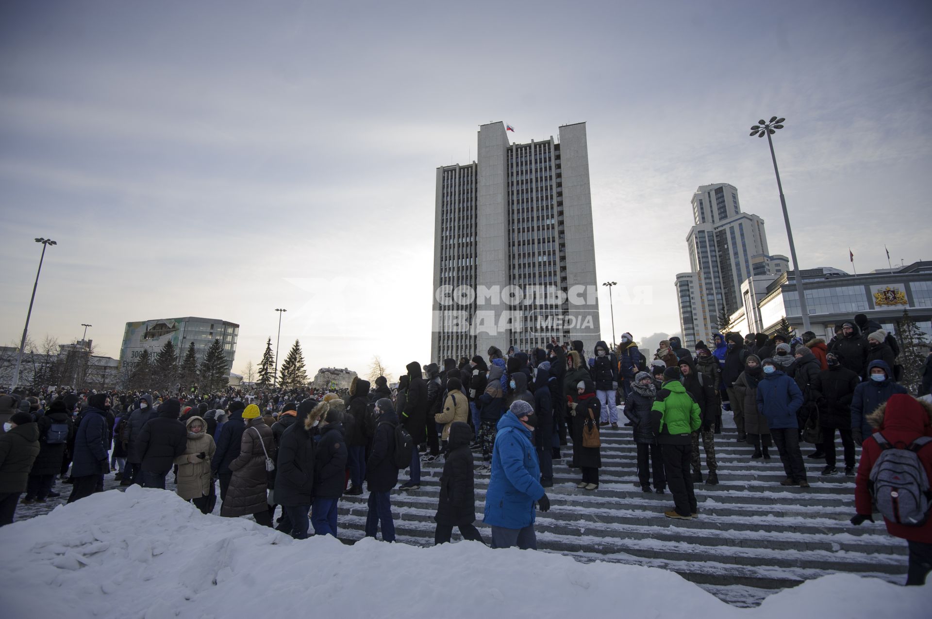 Екатеринбург. Несанкционированный митинг сторонников оппозиционера Алексея Навального в сквере у Драматического театра, напротив дома правительства Свердловской области