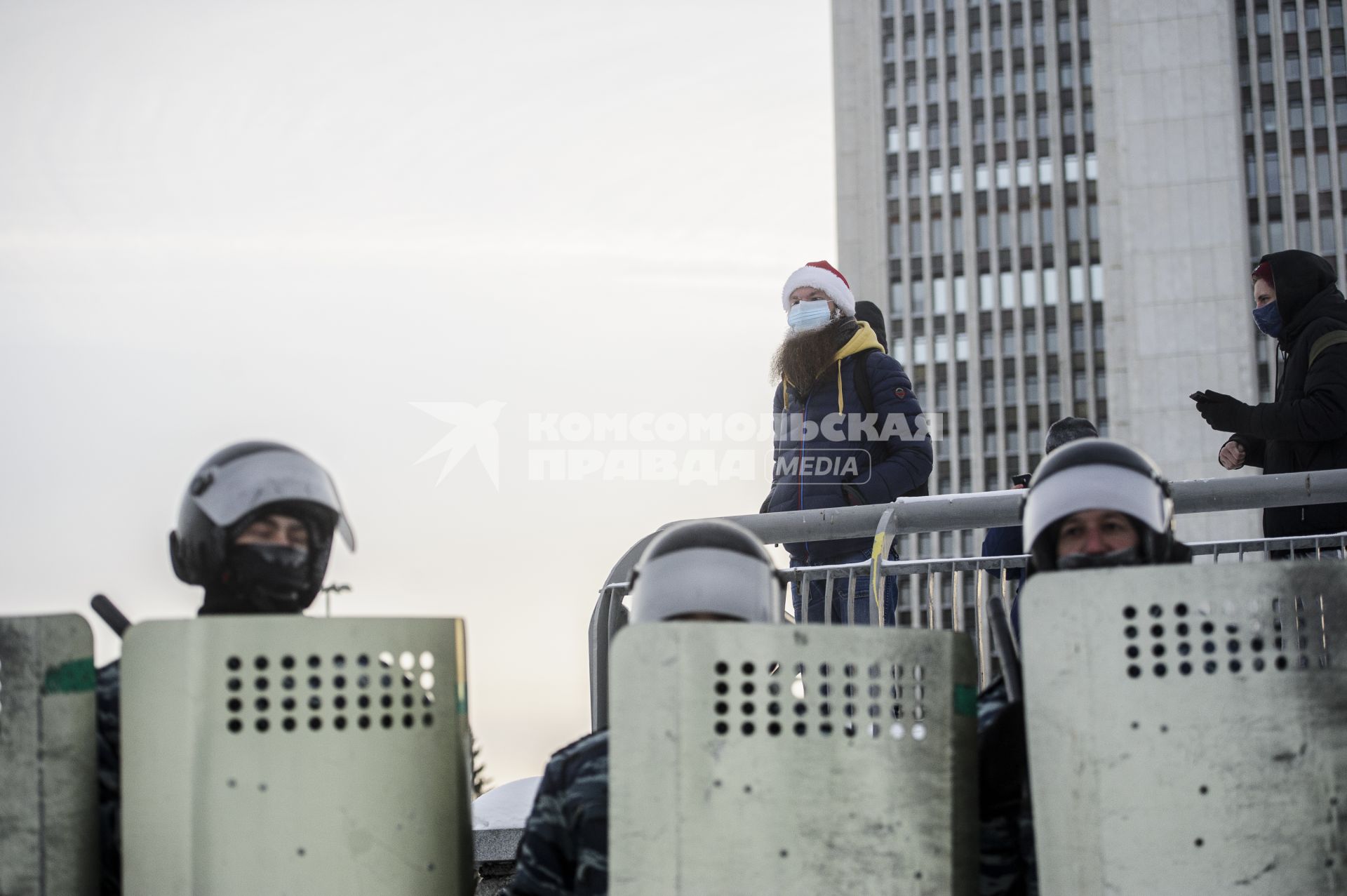 Екатеринбург. Сотрудники полиции во время разгона участников несанкционированного митинга в поддержку оппозиционера Алексея Навального в сквере у Драматического театра