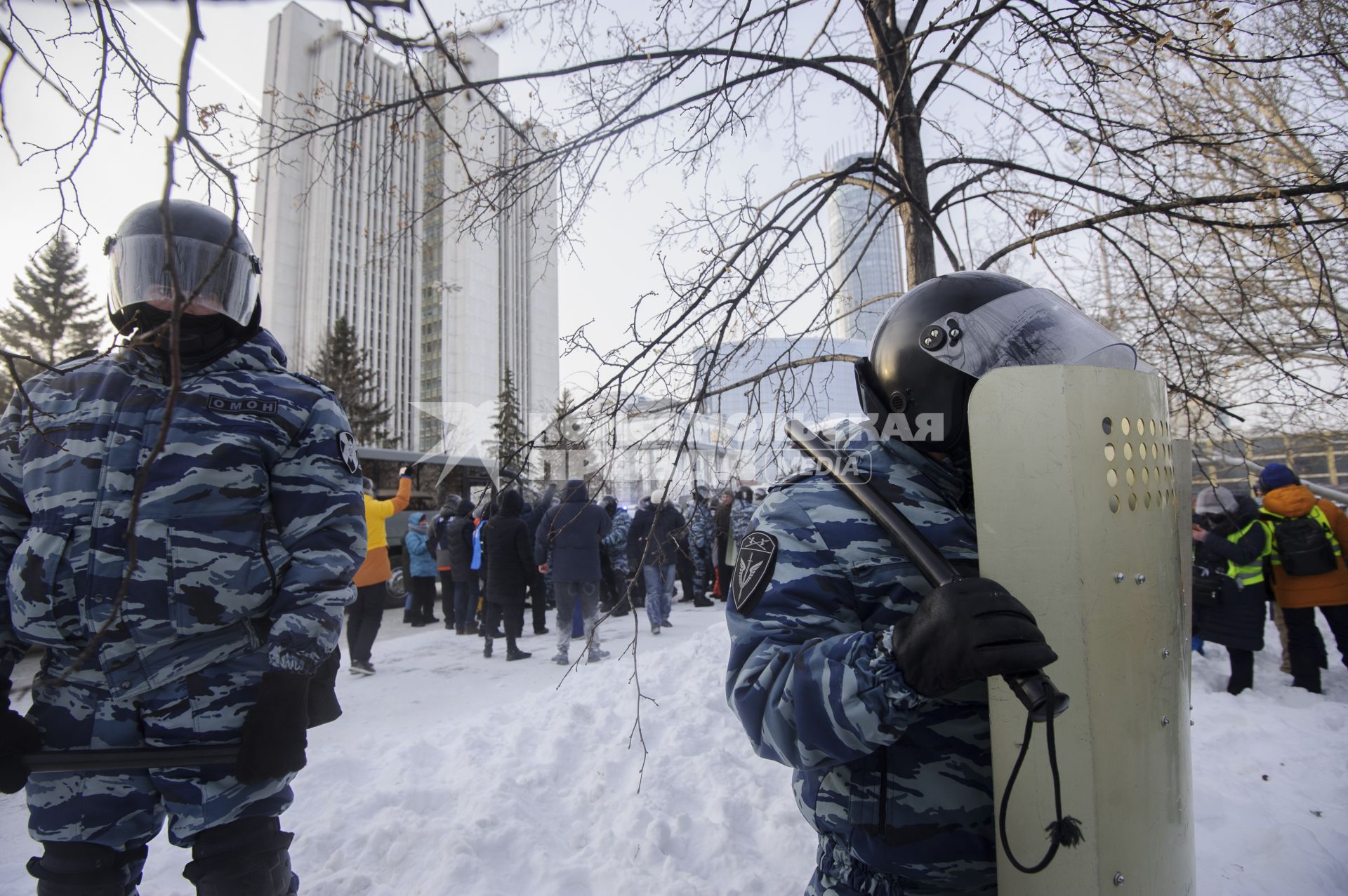 Екатеринбург. Сотрудники ОМОН во время несанкционированным митингом оппозиционера Алексея Навального в сквере у Драматического театра