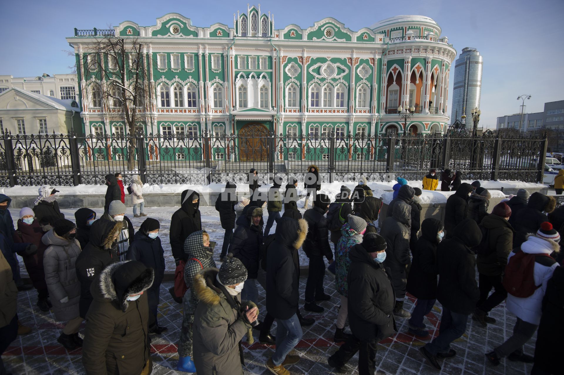 Екатеринбург. Несанкционированное шествие сторонников оппозиционера Алексея Навального мимо резиденции губернатора Свердловской области