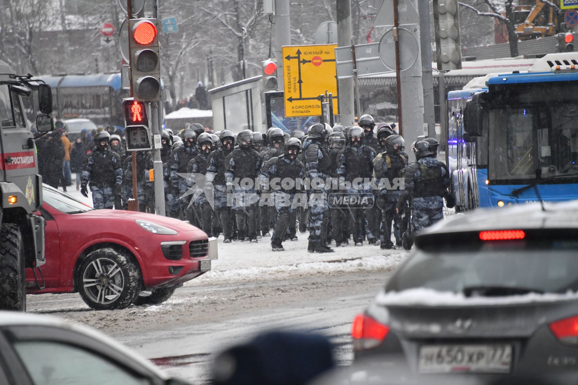 Москва. Сотрудники правоохранительных органов  во время несанкционированной акции в поддержку Алексея Навального.