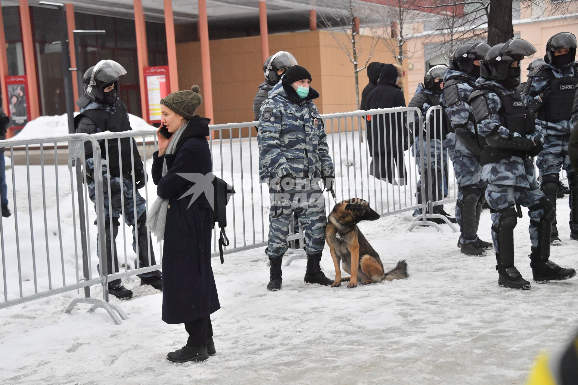 Москва. Сотрудники правоохранительных органов  во время несанкционированной акции в поддержку Алексея Навального.